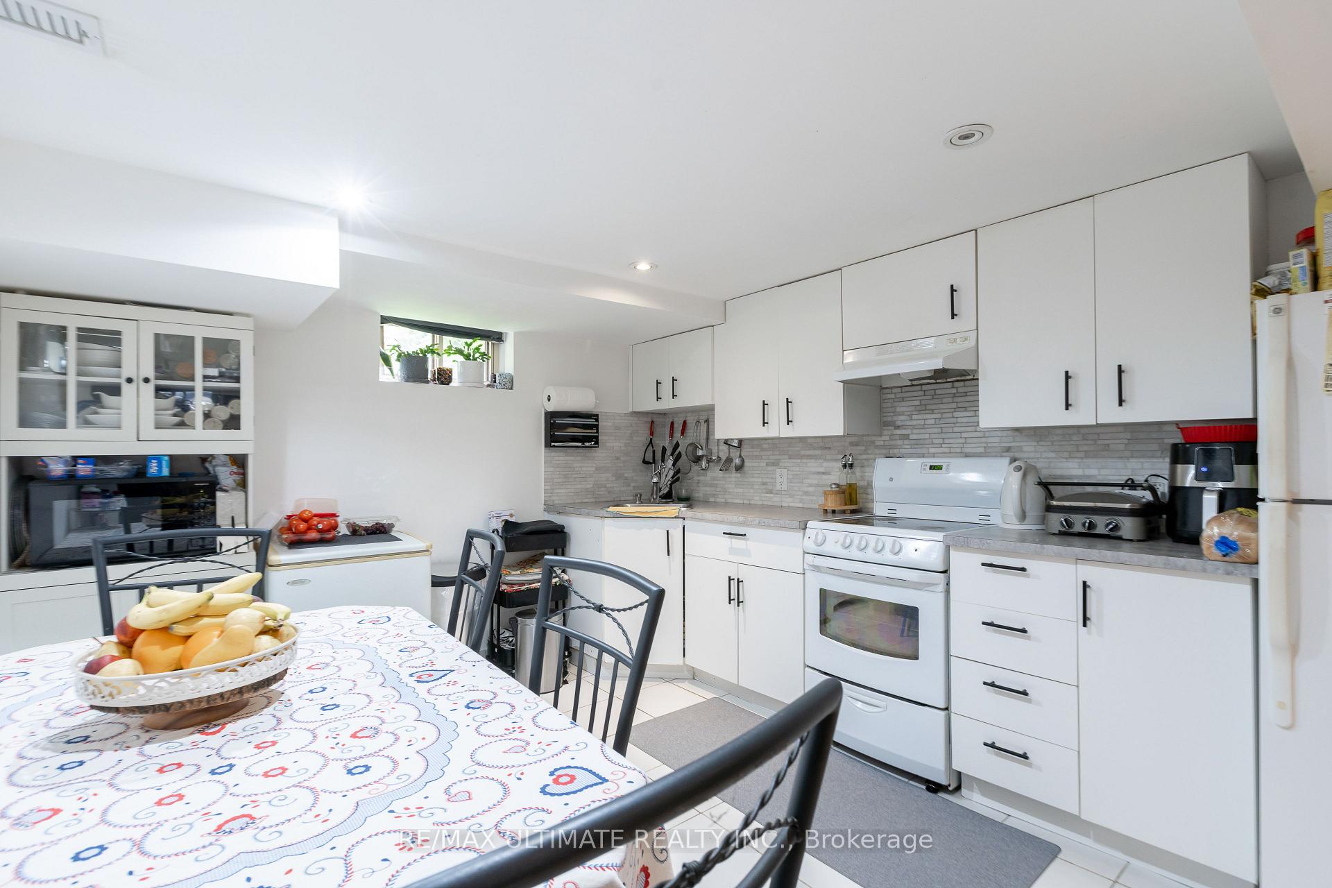Photo 36 of 14 Nordale Crescent, North York, Brookhaven-Amesbury — HOMEH