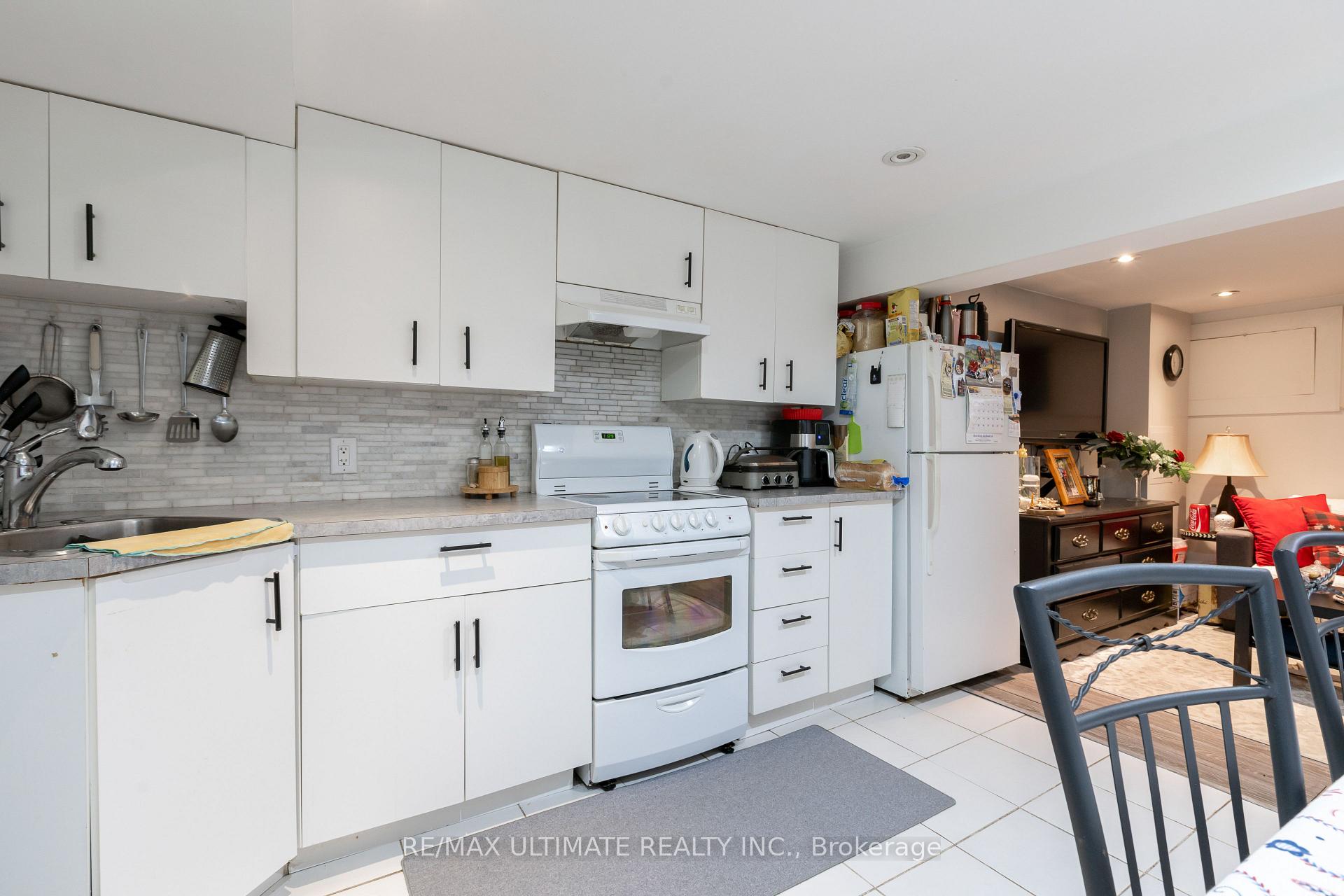 Photo 38 of 14 Nordale Crescent, North York, Brookhaven-Amesbury — HOMEH
