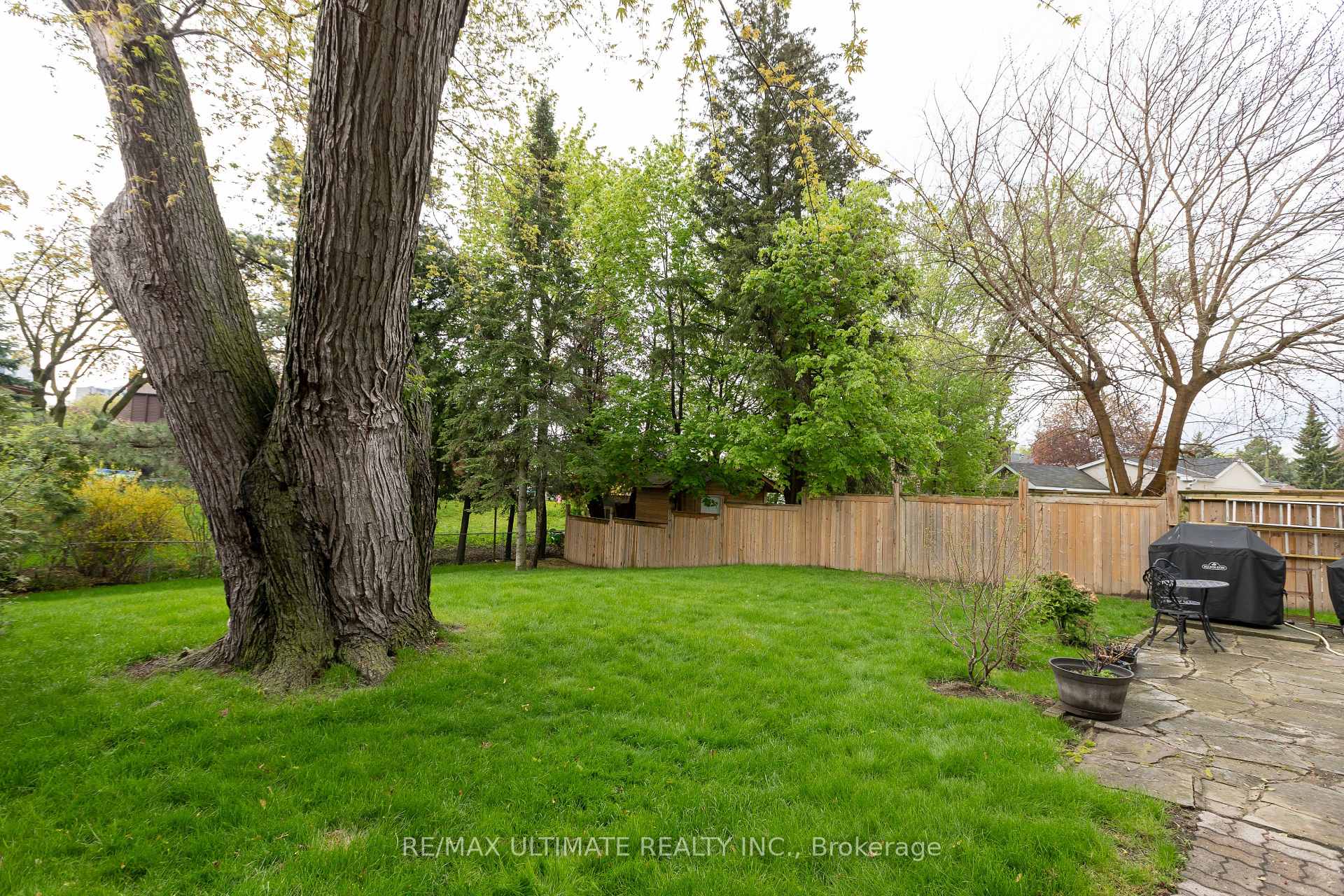 Photo 40 of 14 Nordale Crescent, North York, Brookhaven-Amesbury — HOMEH