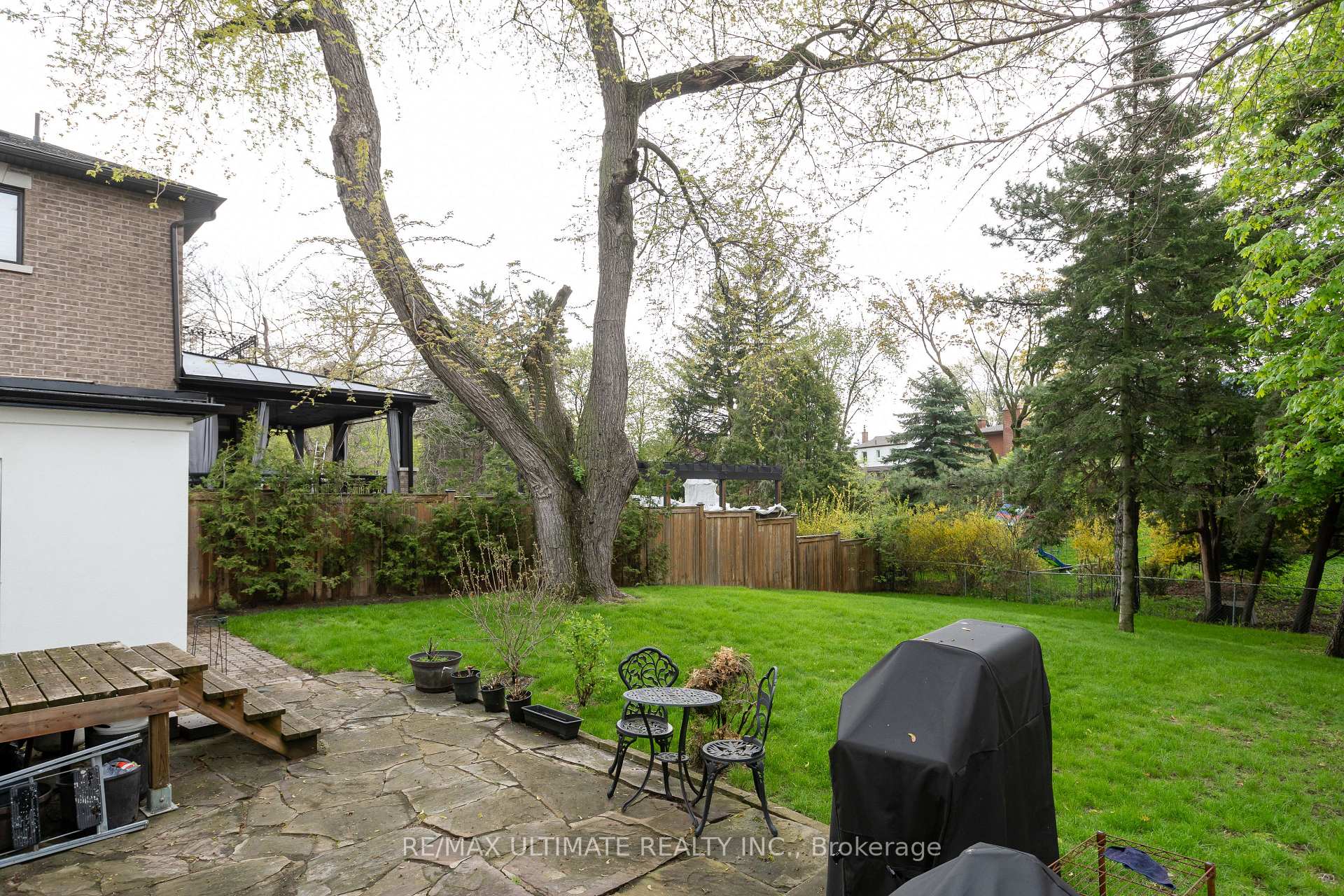 Photo 42 of 14 Nordale Crescent, North York, Brookhaven-Amesbury — HOMEH