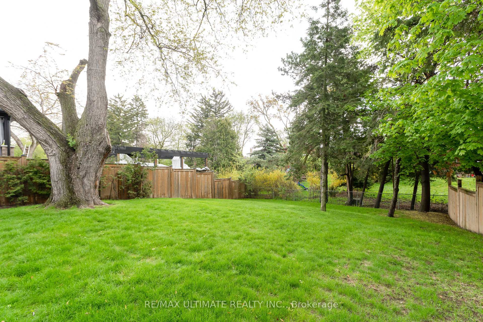 Photo 43 of 14 Nordale Crescent, North York, Brookhaven-Amesbury — HOMEH