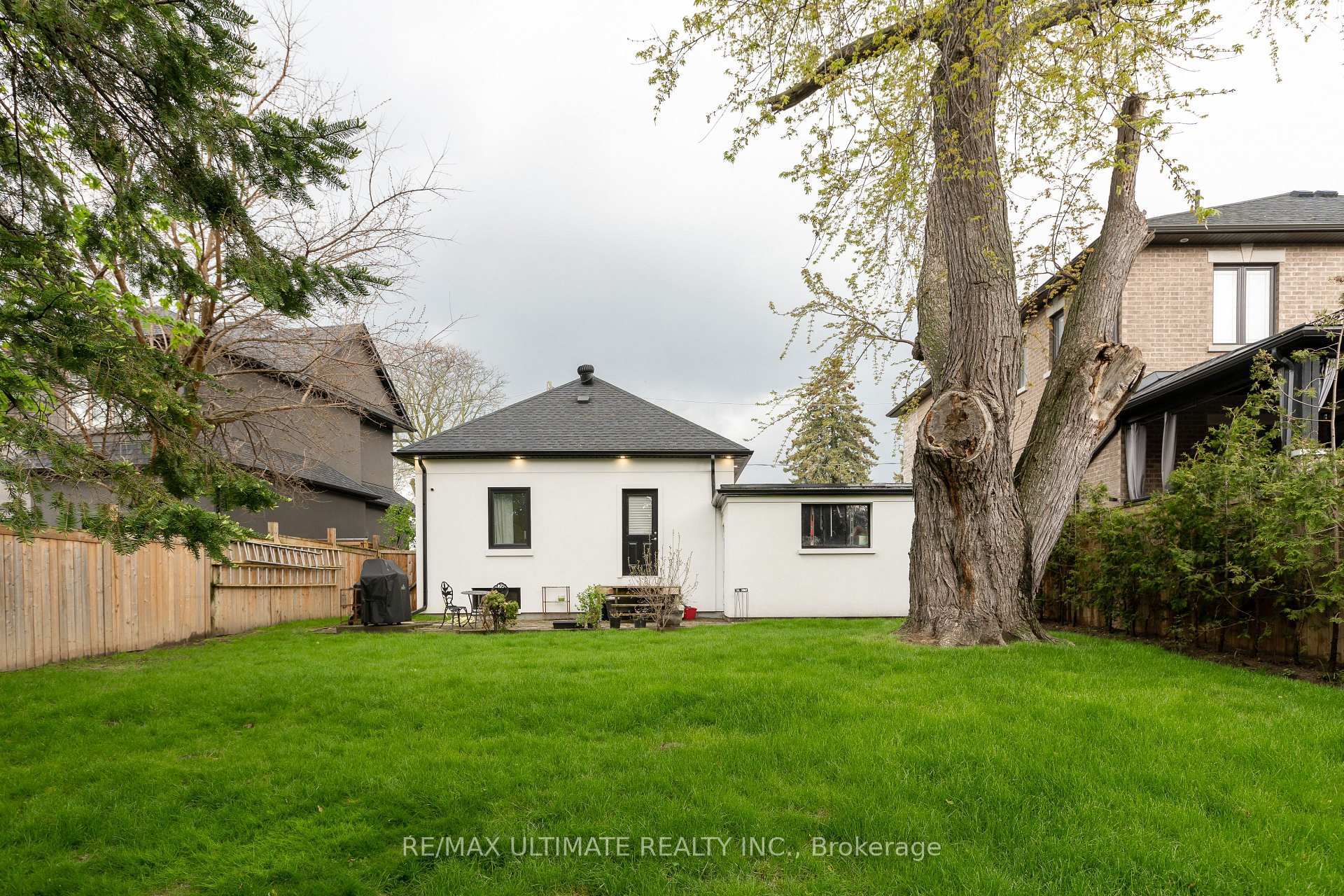 Photo 45 of 14 Nordale Crescent, North York, Brookhaven-Amesbury — HOMEH