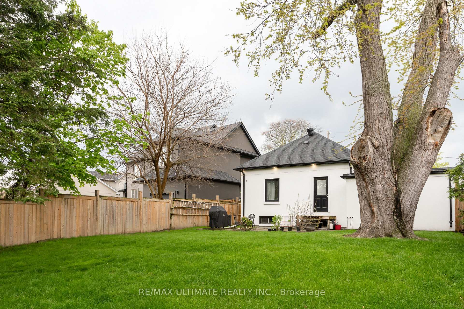 Photo 47 of 14 Nordale Crescent, North York, Brookhaven-Amesbury — HOMEH