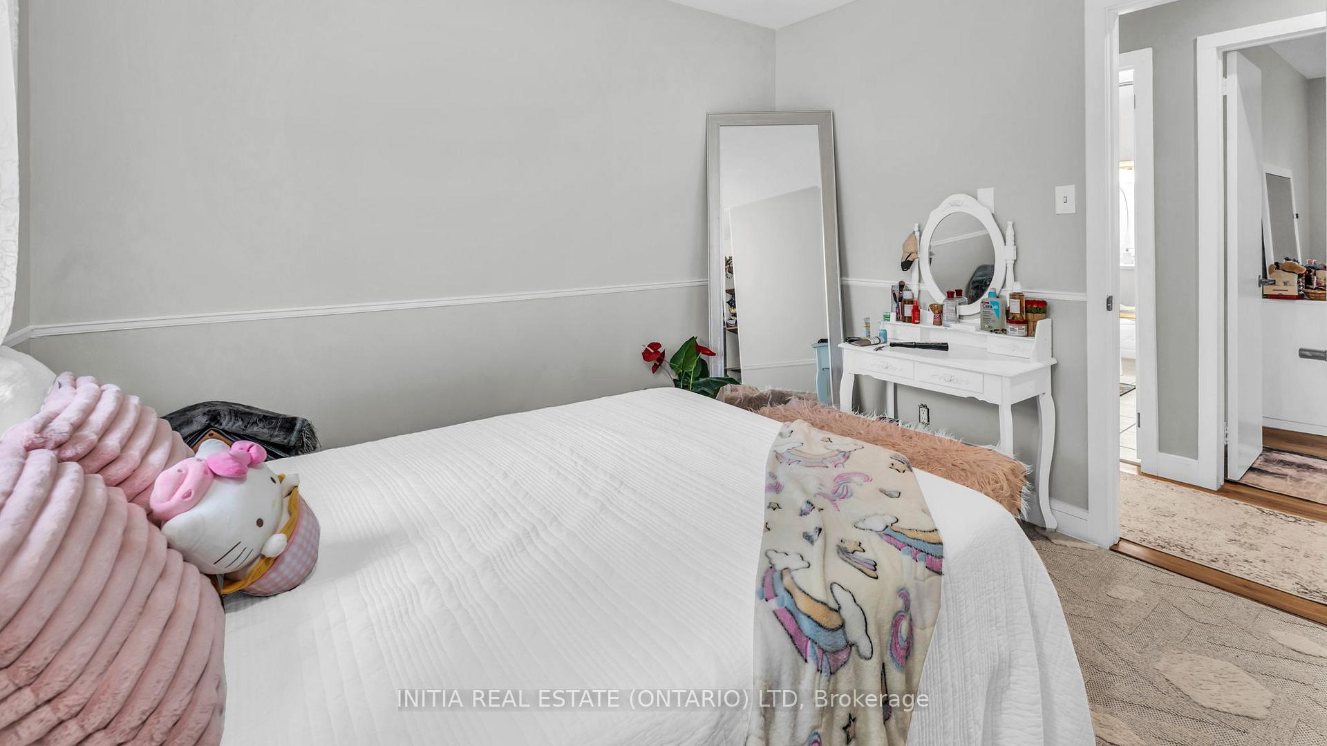 Photo 26 of 47 Alayne Crescent, London, South X — HOMEH