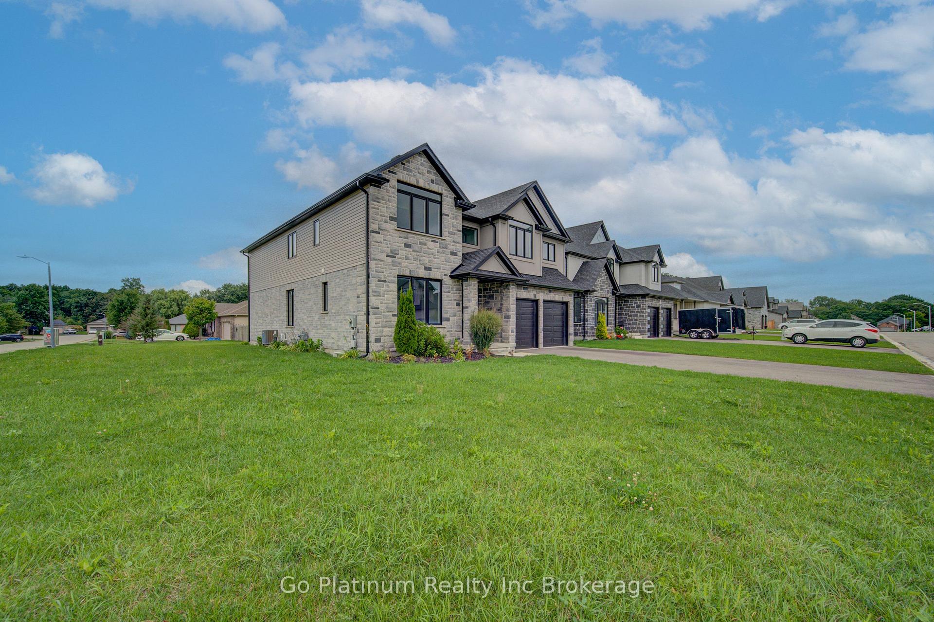 Photo 1 of 32 Sycamore Drive, Tillsonburg — HOMEH
