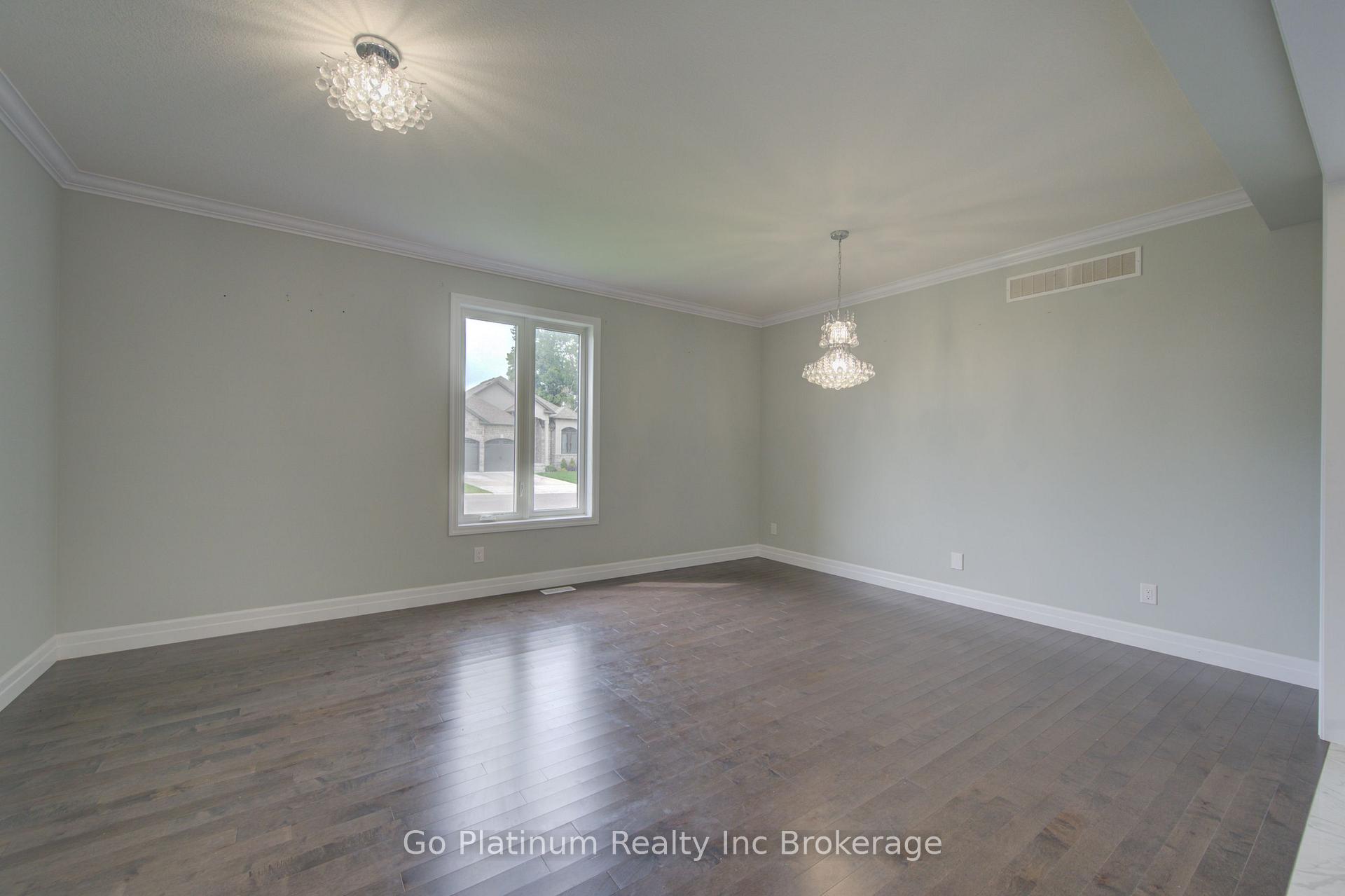 Photo 8 of 32 Sycamore Drive, Tillsonburg — HOMEH
