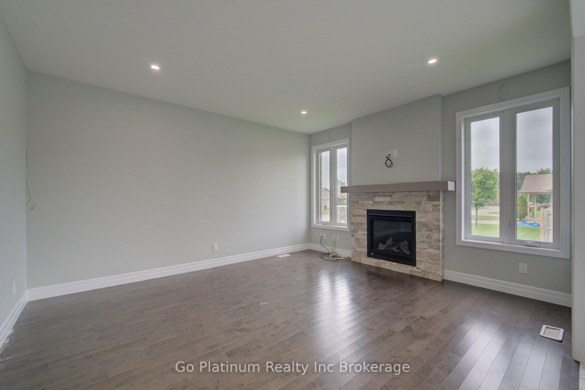 Photo 12 of 32 Sycamore Drive, Tillsonburg — HOMEH