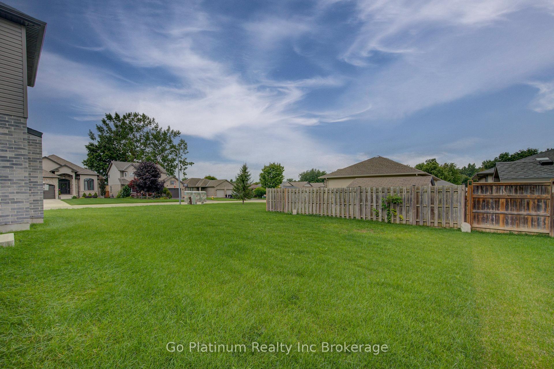 Photo 48 of 32 Sycamore Drive, Tillsonburg — HOMEH