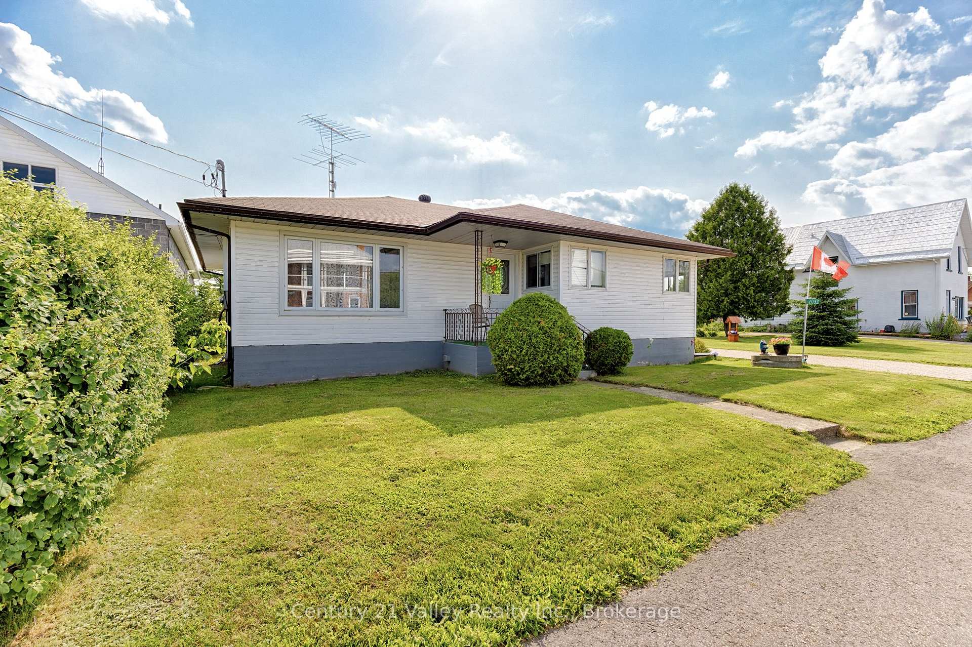 Photo of 2032 Foresters Falls Road