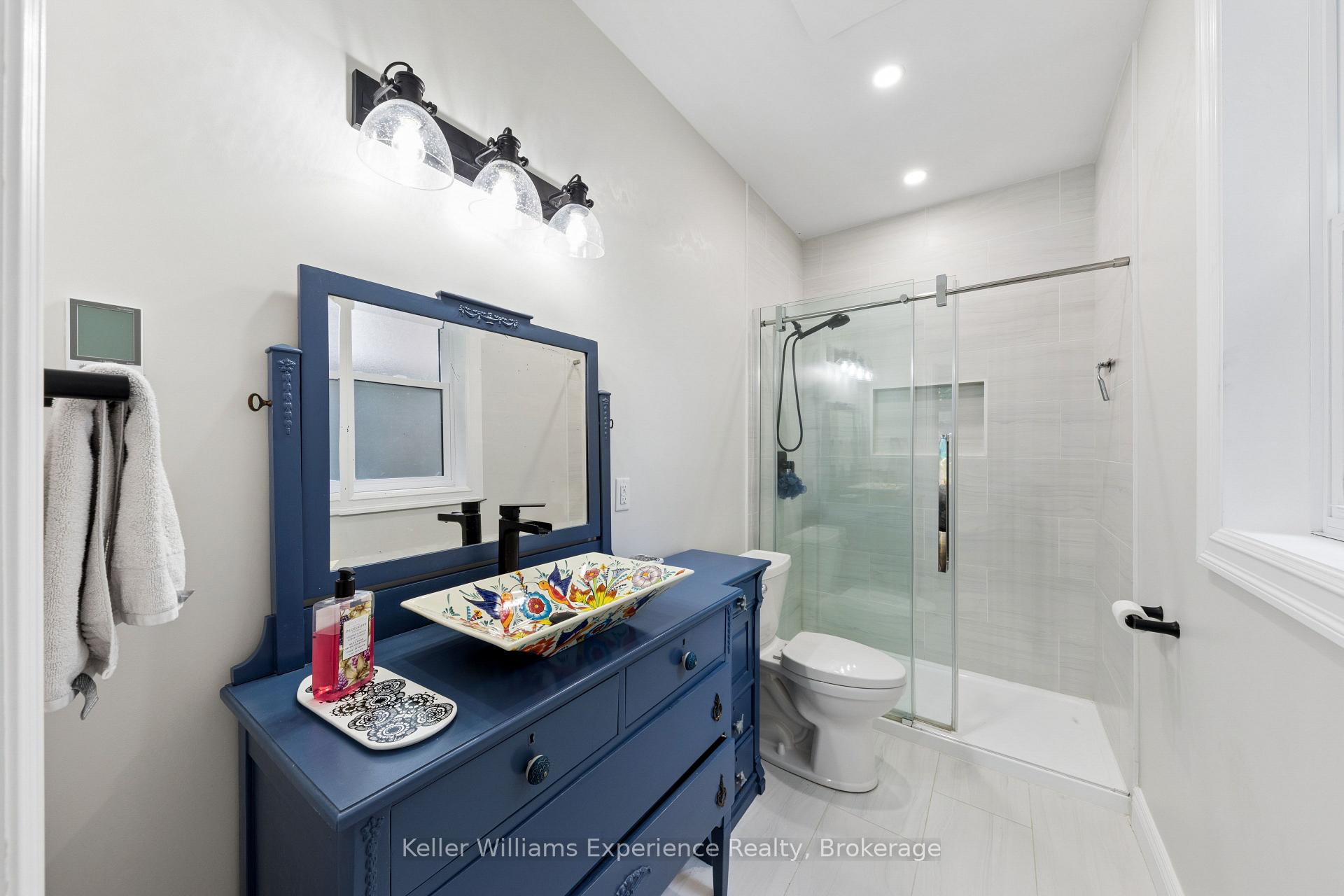 Photo 13 of 344 Second Street, Midland — HOMEH