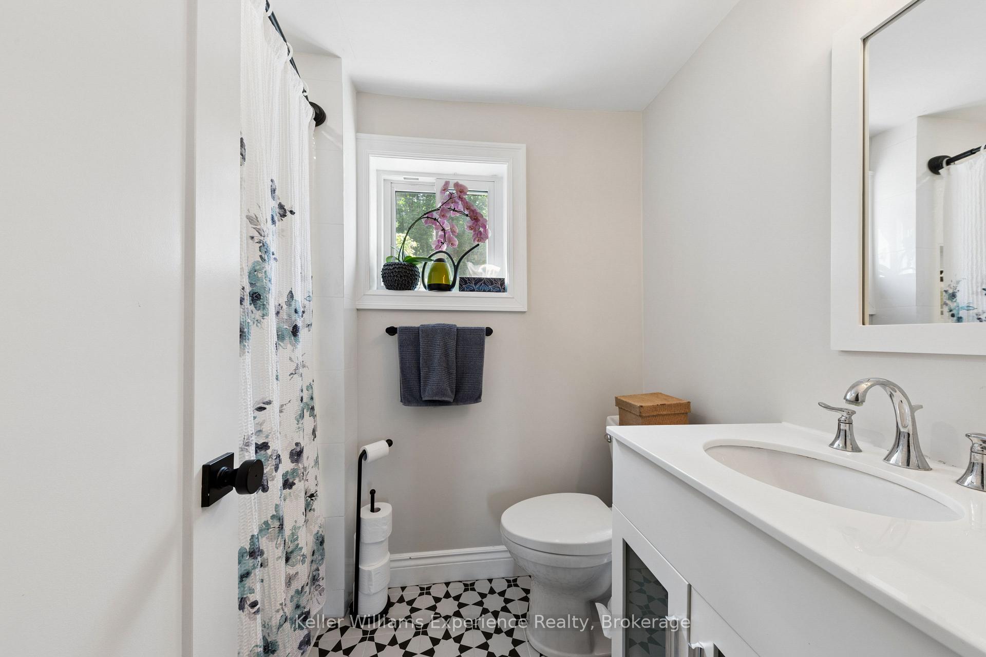 Photo 16 of 344 Second Street, Midland — HOMEH