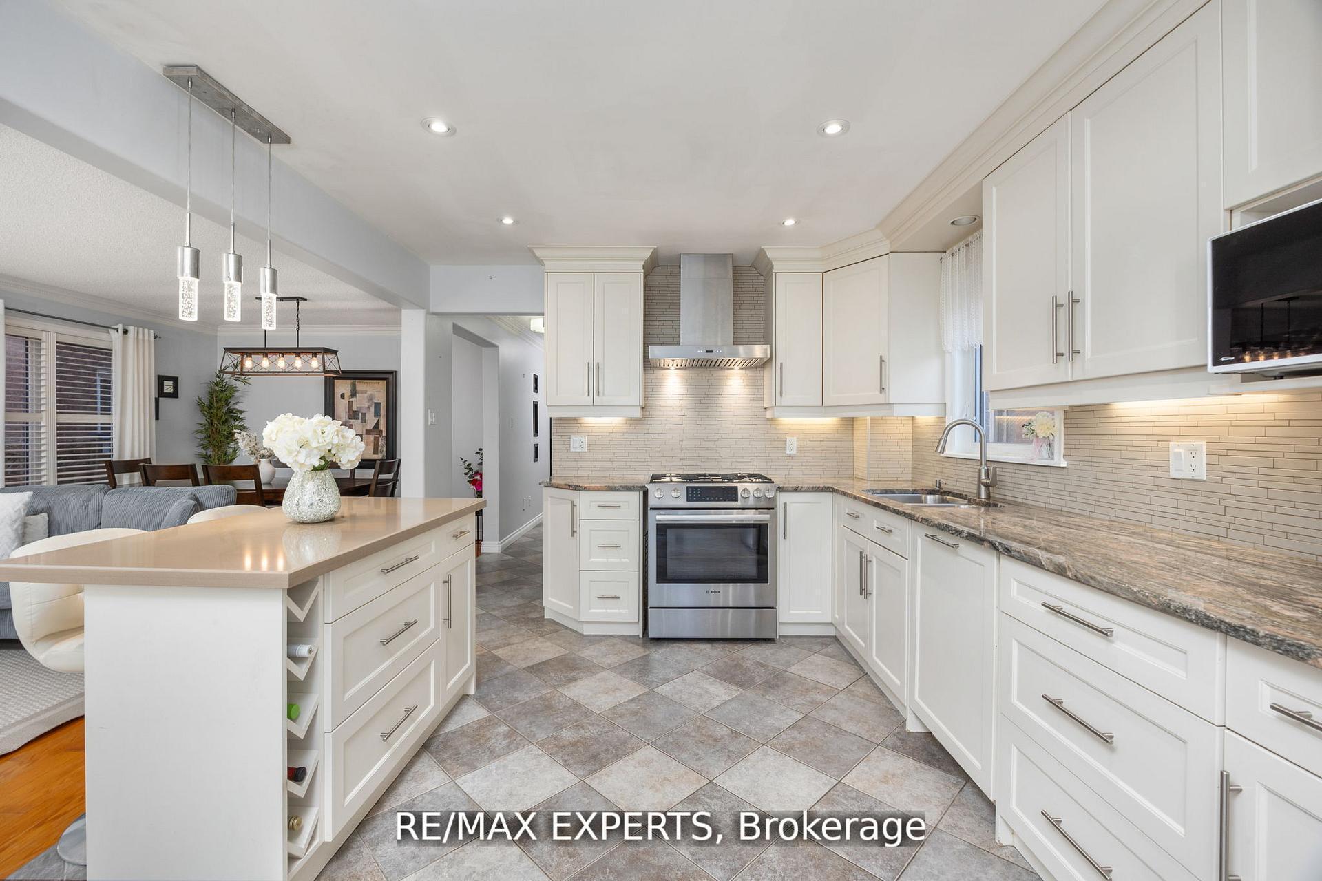 Photo 5 of 482 Malaga Road, Mississauga, Fairview — HOMEH
