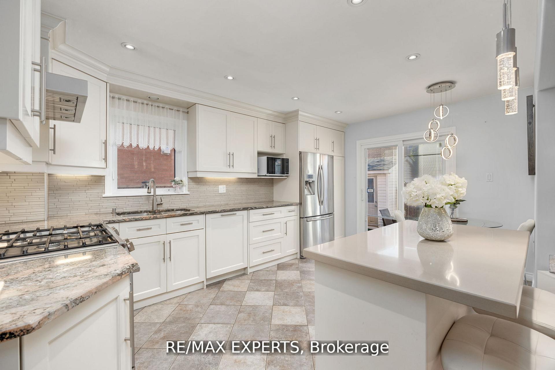 Photo 7 of 482 Malaga Road, Mississauga, Fairview — HOMEH
