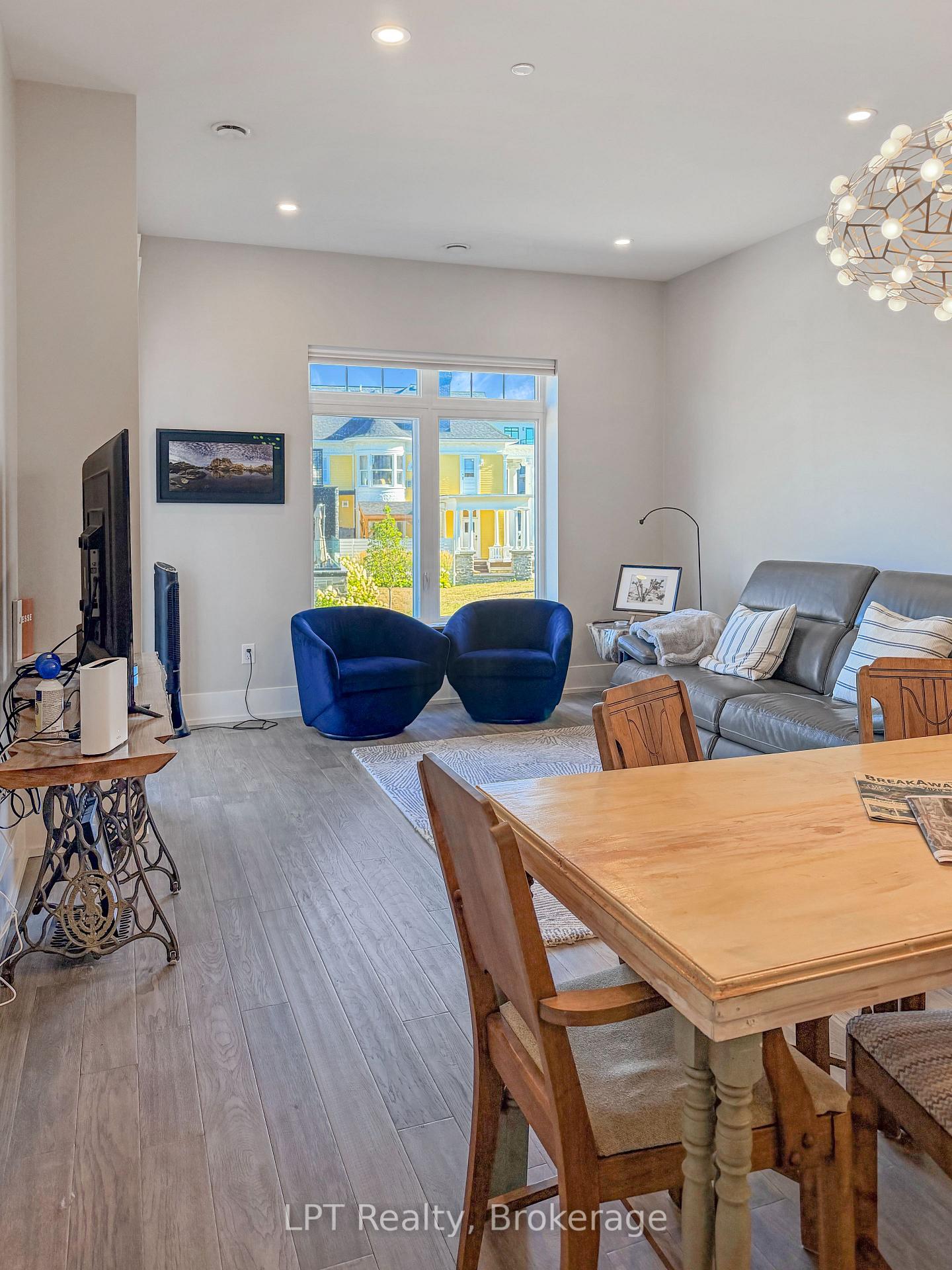 Photo 7 of Unit 201, 17 Cleave Avenue, Prince Edward County, Picton — HOMEH