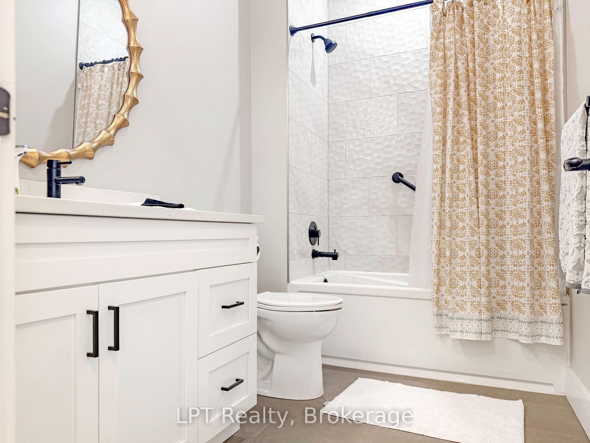 Photo 8 of Unit 201, 17 Cleave Avenue, Prince Edward County, Picton — HOMEH