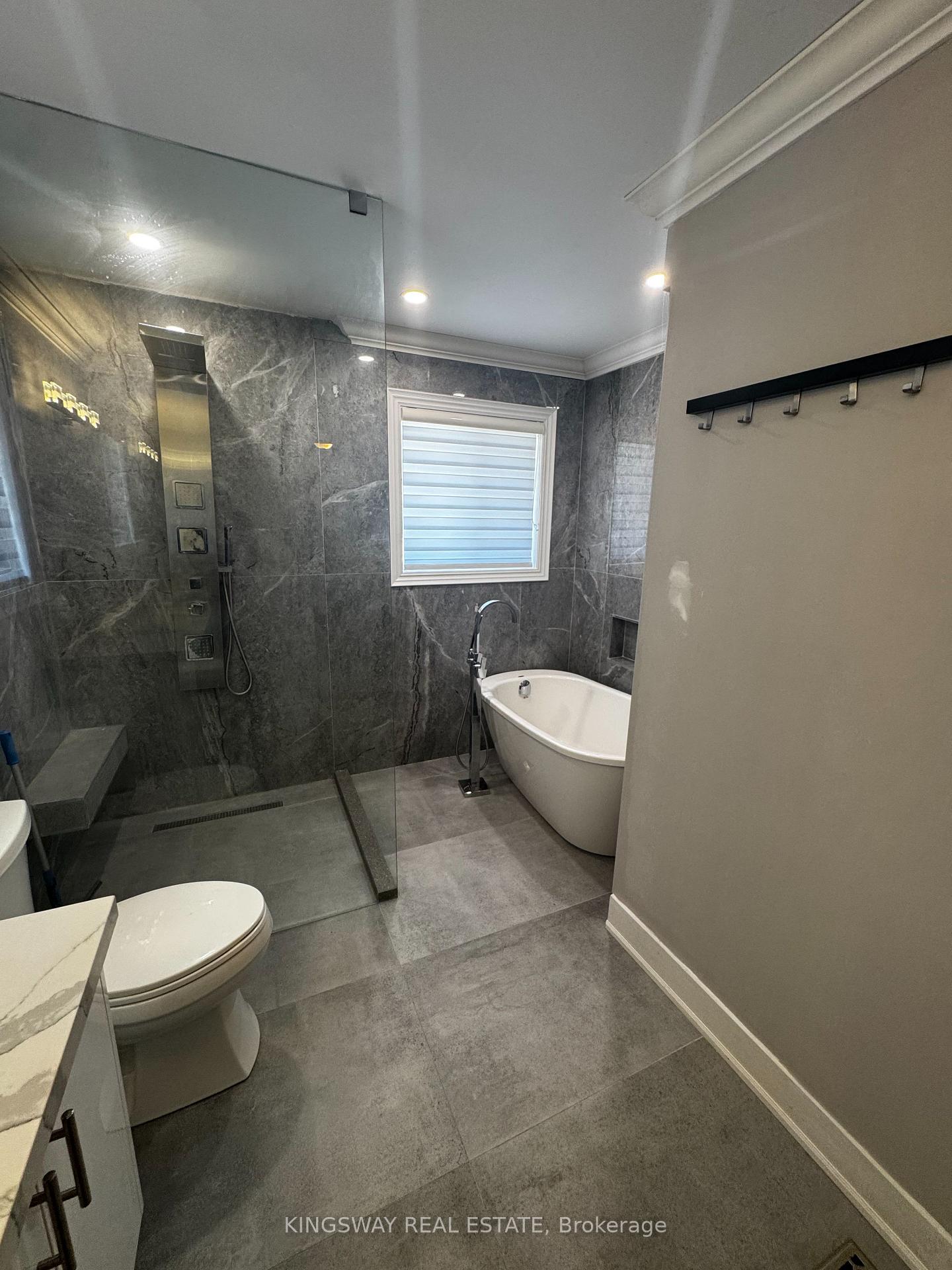 Photo 15 of 20 Dawes Road, Brampton, Credit Valley — HOMEH