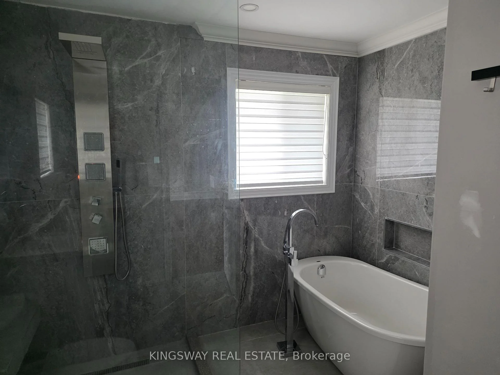 Photo 22 of 20 Dawes Road, Brampton, Credit Valley — HOMEH
