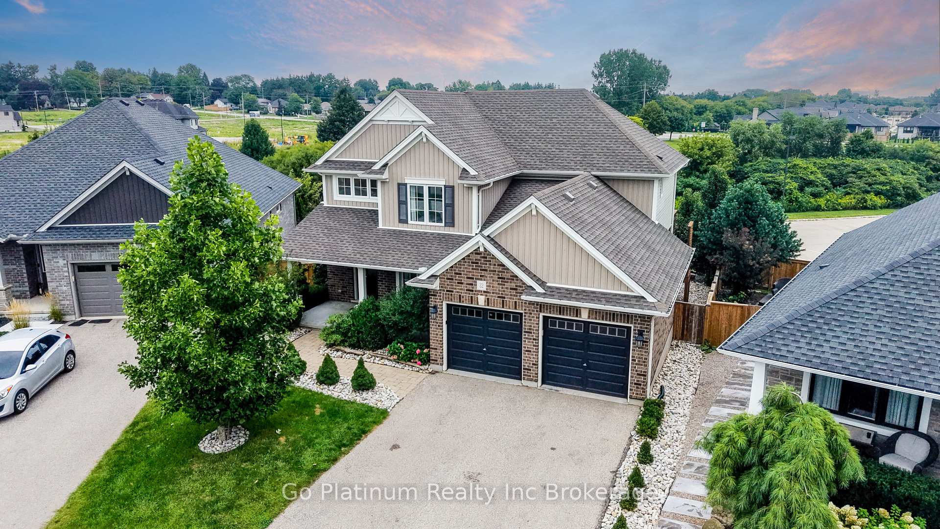 Photo 2 of 22 Nancy Court, Tillsonburg — HOMEH