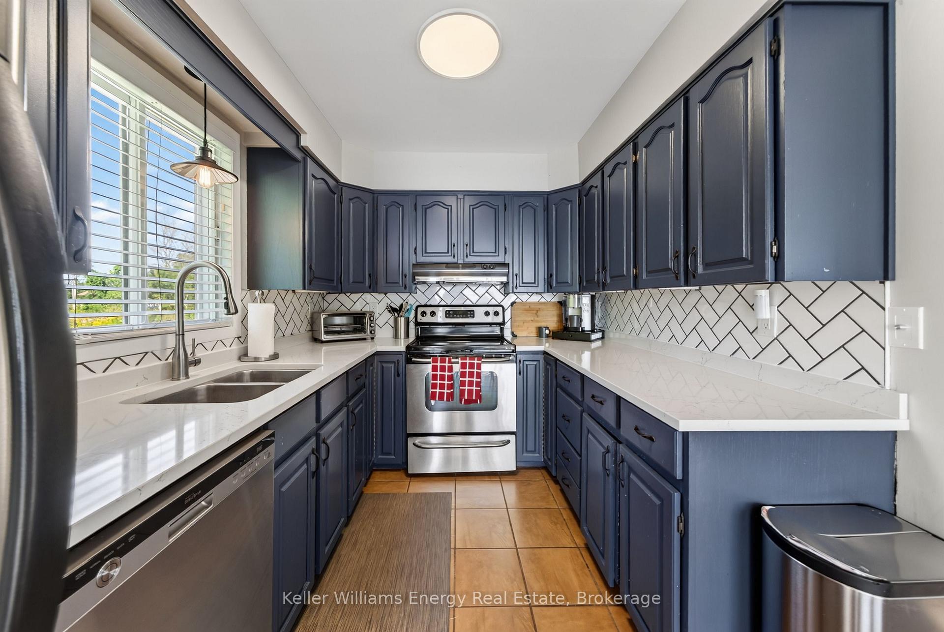 Photo 12 of 16169 Loyalist Parkway, Prince Edward County, Hallowell Ward — HOMEH