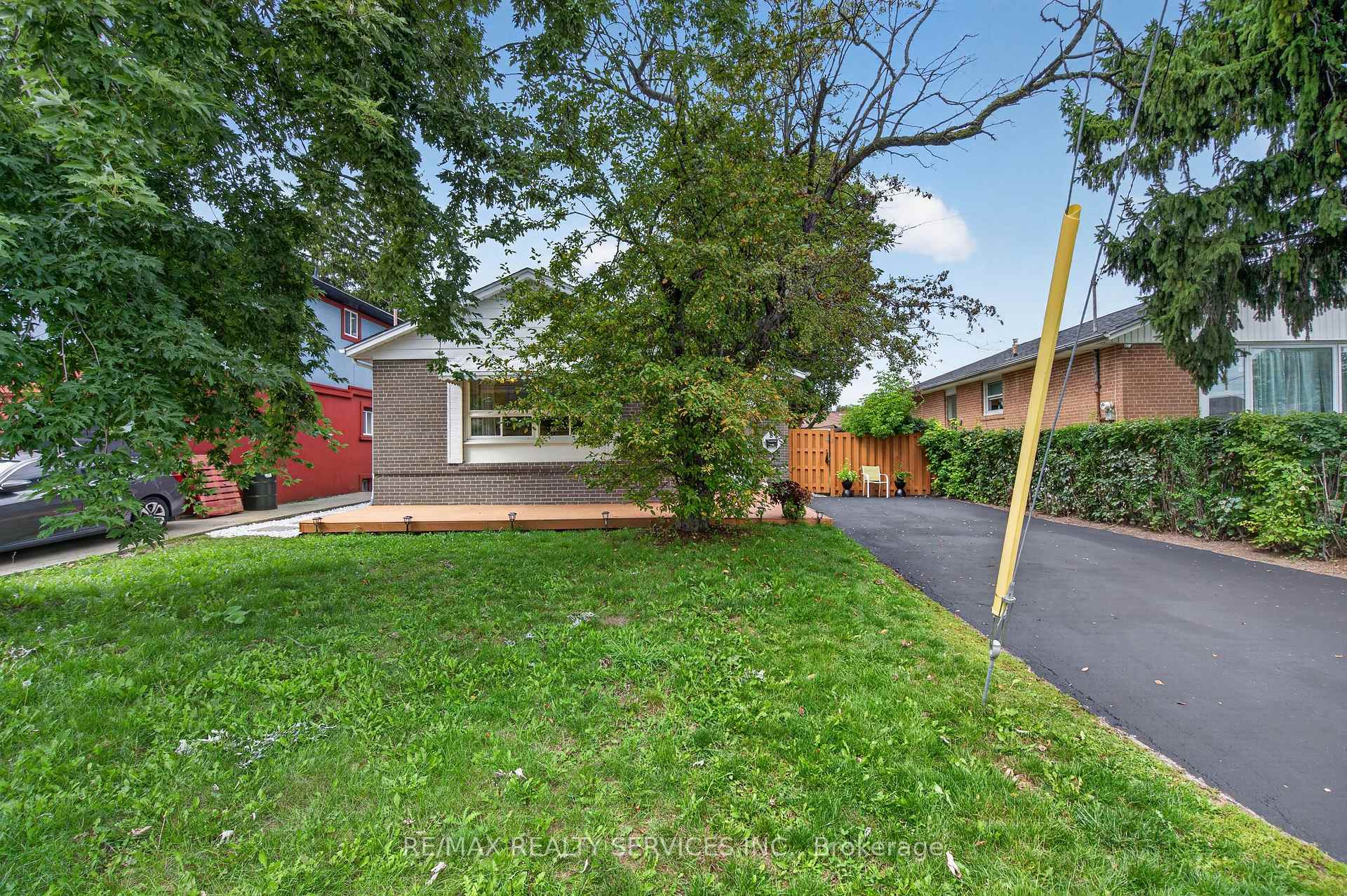 Photo 3 of 8 Leneck Avenue, Brampton, Northwood Park — HOMEH