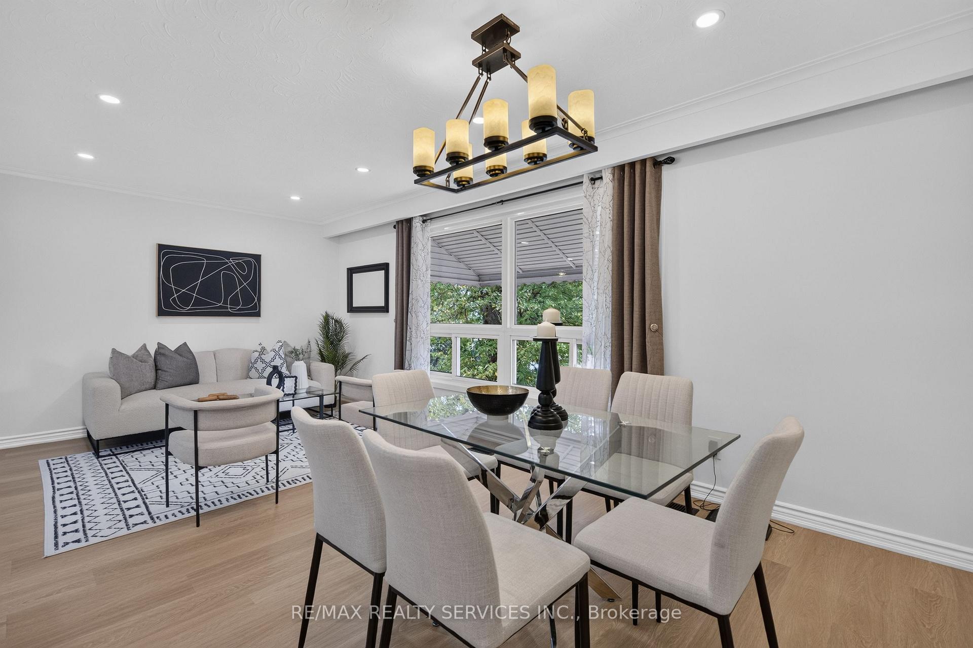 Photo 12 of 8 Leneck Avenue, Brampton, Northwood Park — HOMEH