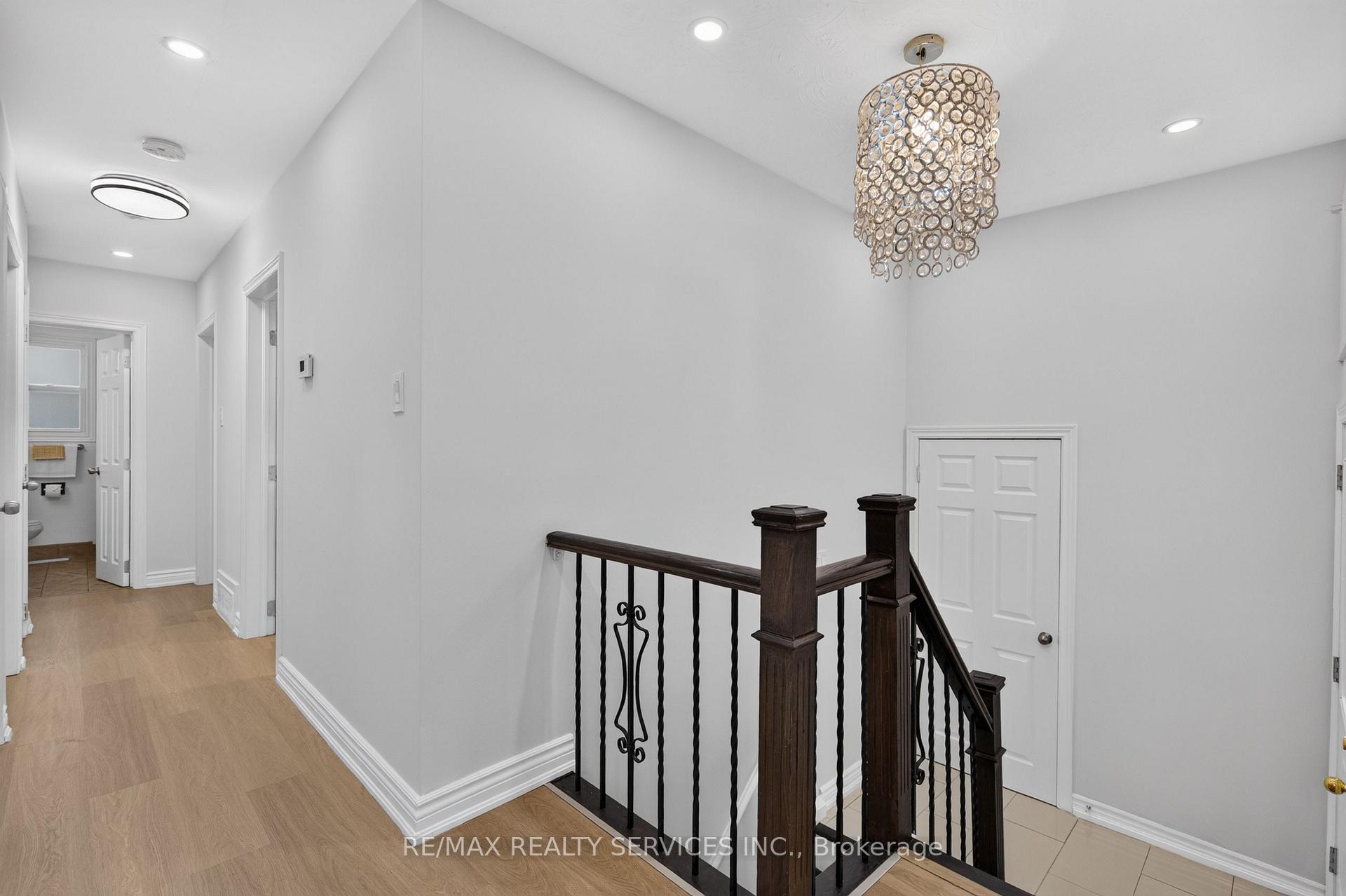 Photo 19 of 8 Leneck Avenue, Brampton, Northwood Park — HOMEH