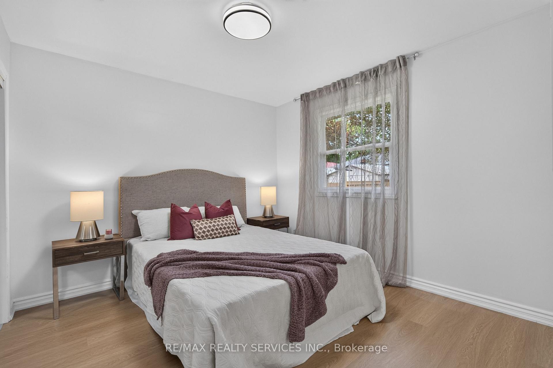 Photo 21 of 8 Leneck Avenue, Brampton, Northwood Park — HOMEH