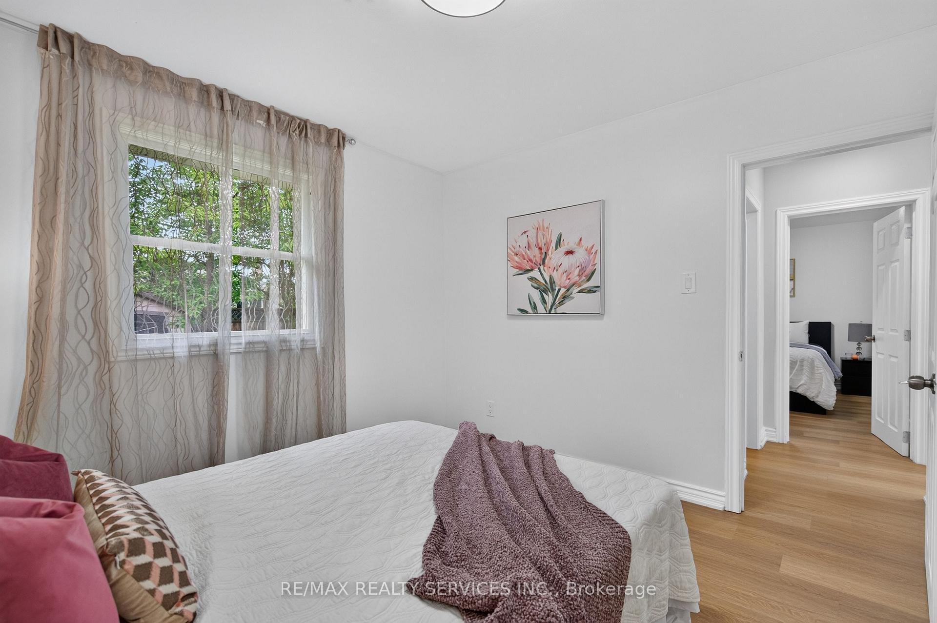 Photo 23 of 8 Leneck Avenue, Brampton, Northwood Park — HOMEH