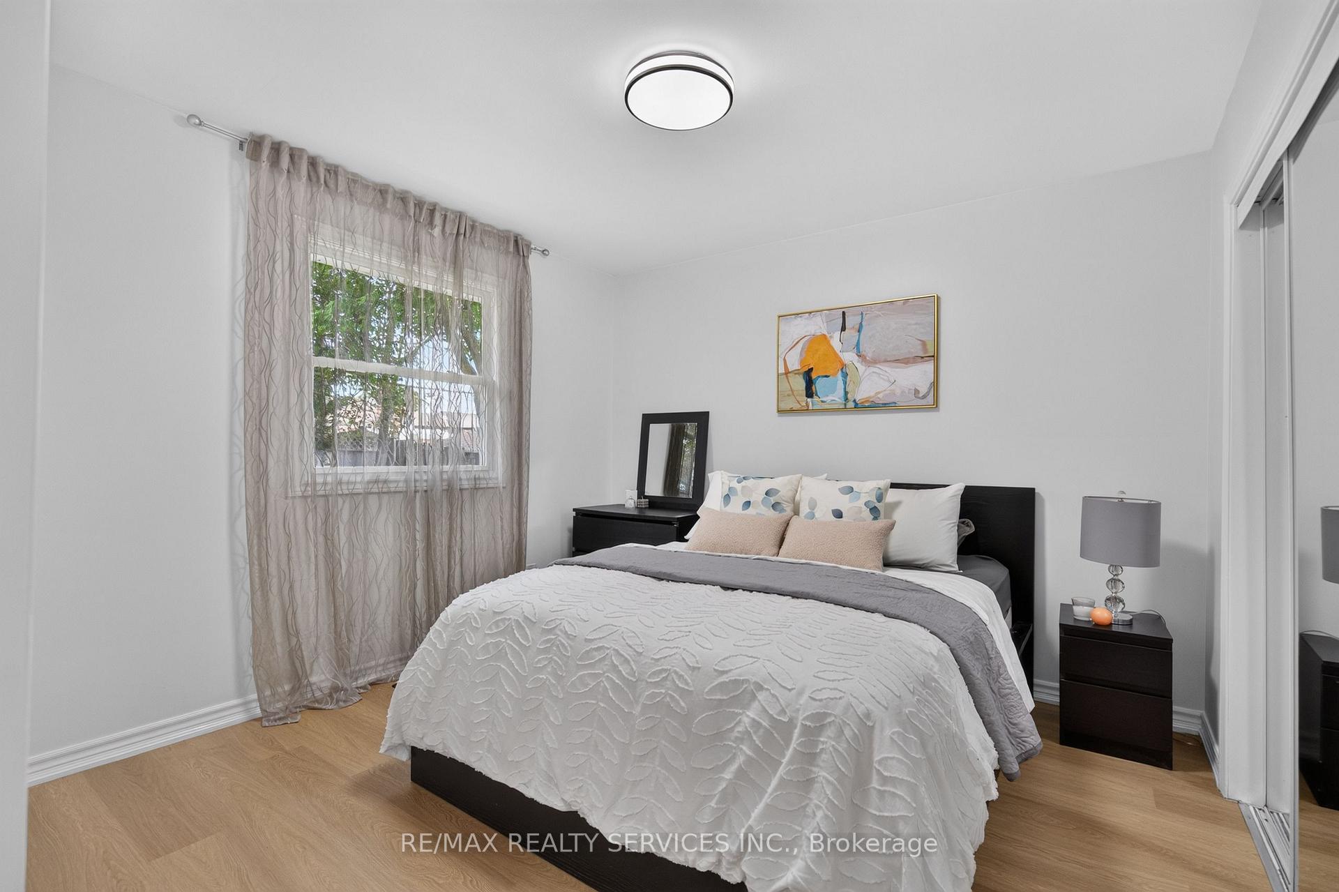 Photo 24 of 8 Leneck Avenue, Brampton, Northwood Park — HOMEH