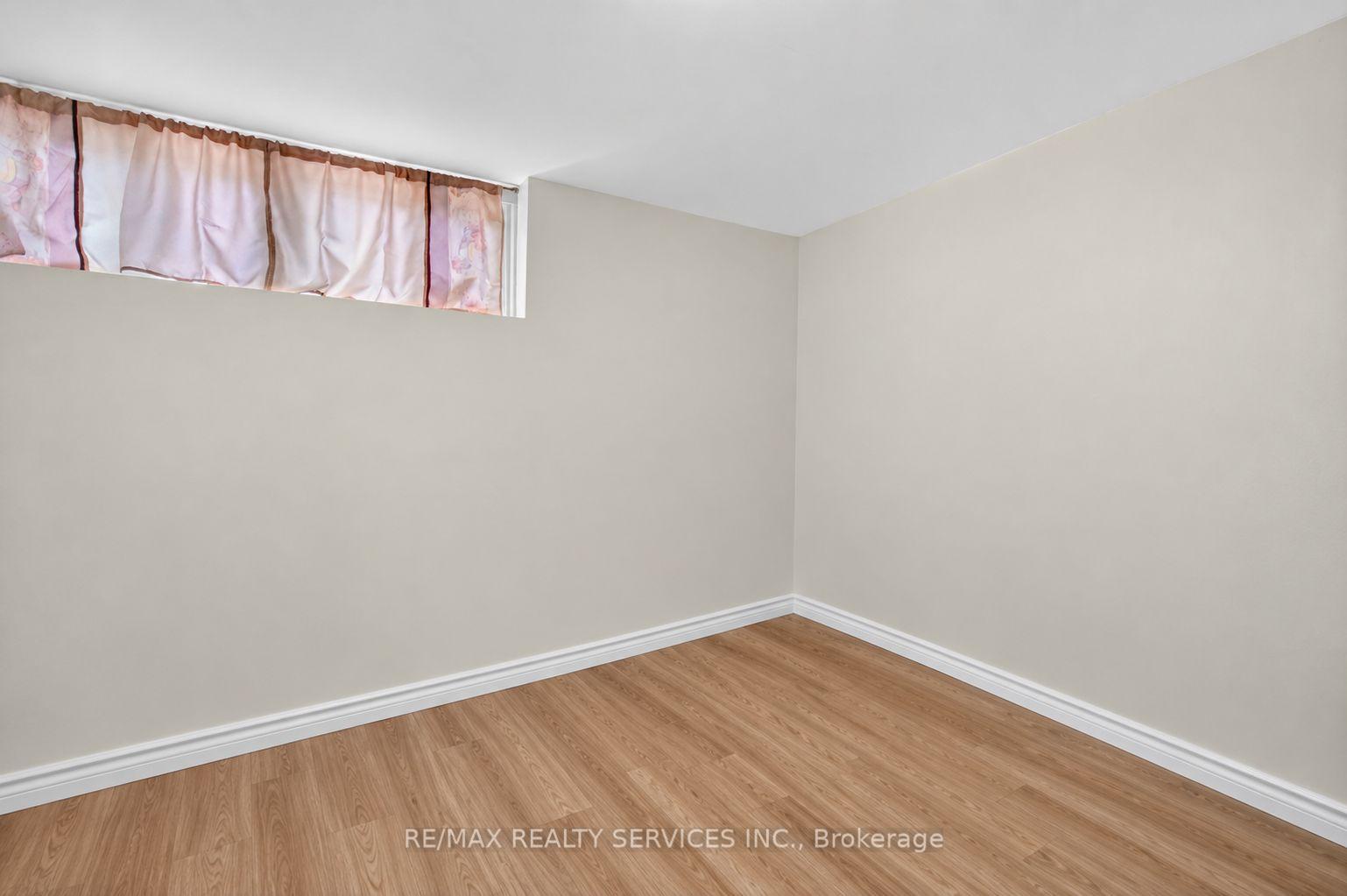 Photo 51 of 8 Leneck Avenue, Brampton, Northwood Park — HOMEH