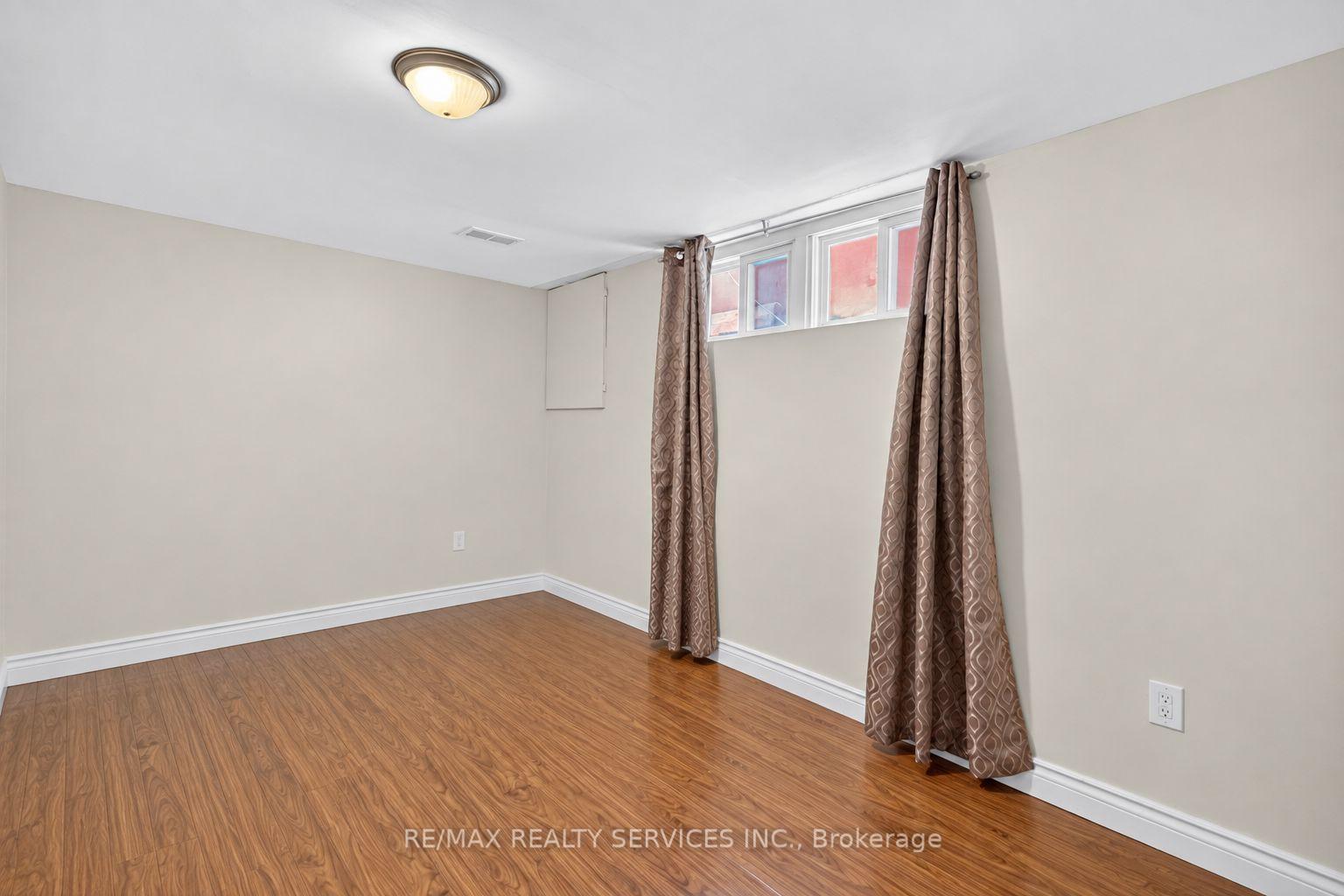 Photo 54 of 8 Leneck Avenue, Brampton, Northwood Park — HOMEH