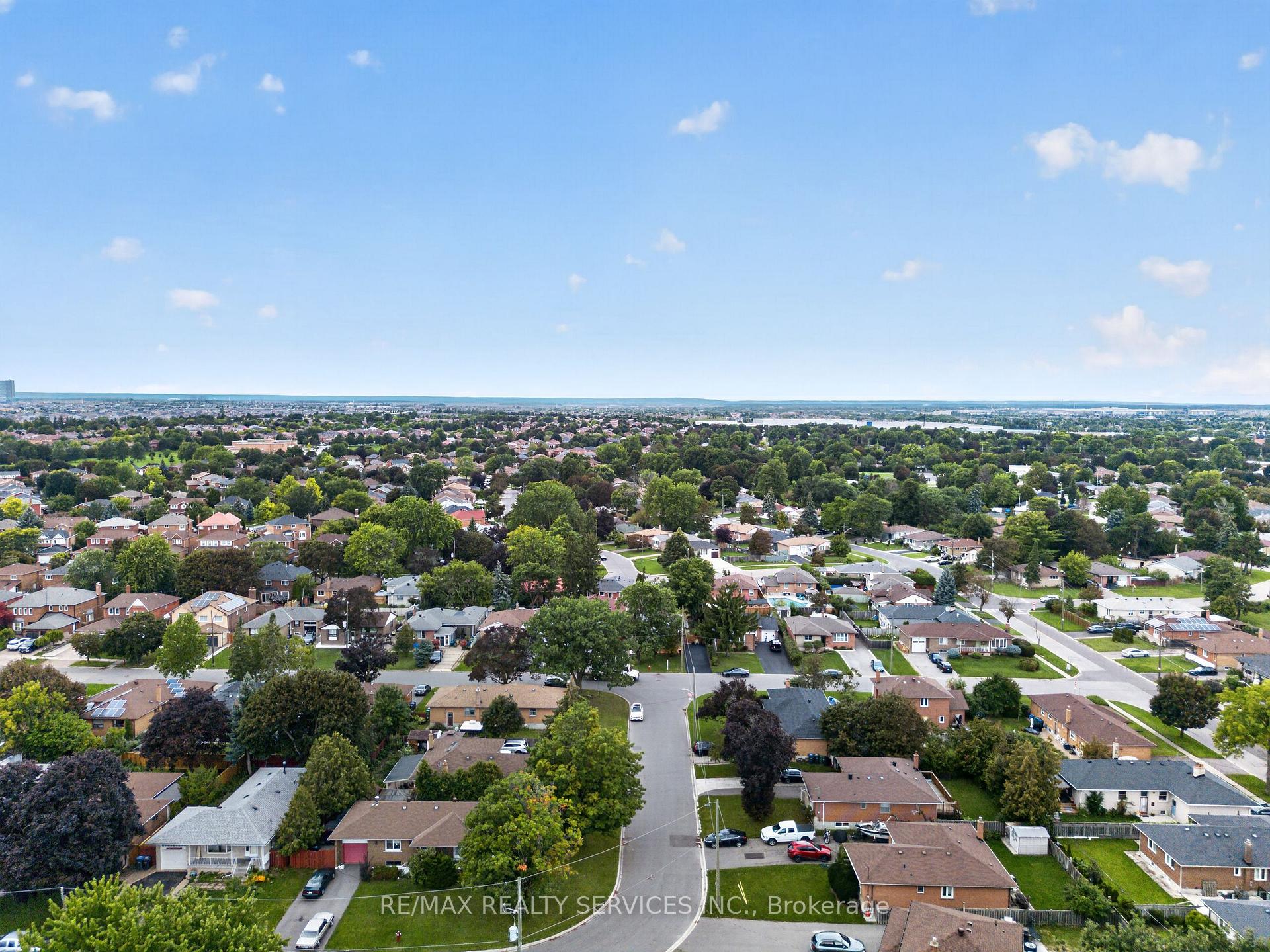 Photo 64 of 8 Leneck Avenue, Brampton, Northwood Park — HOMEH