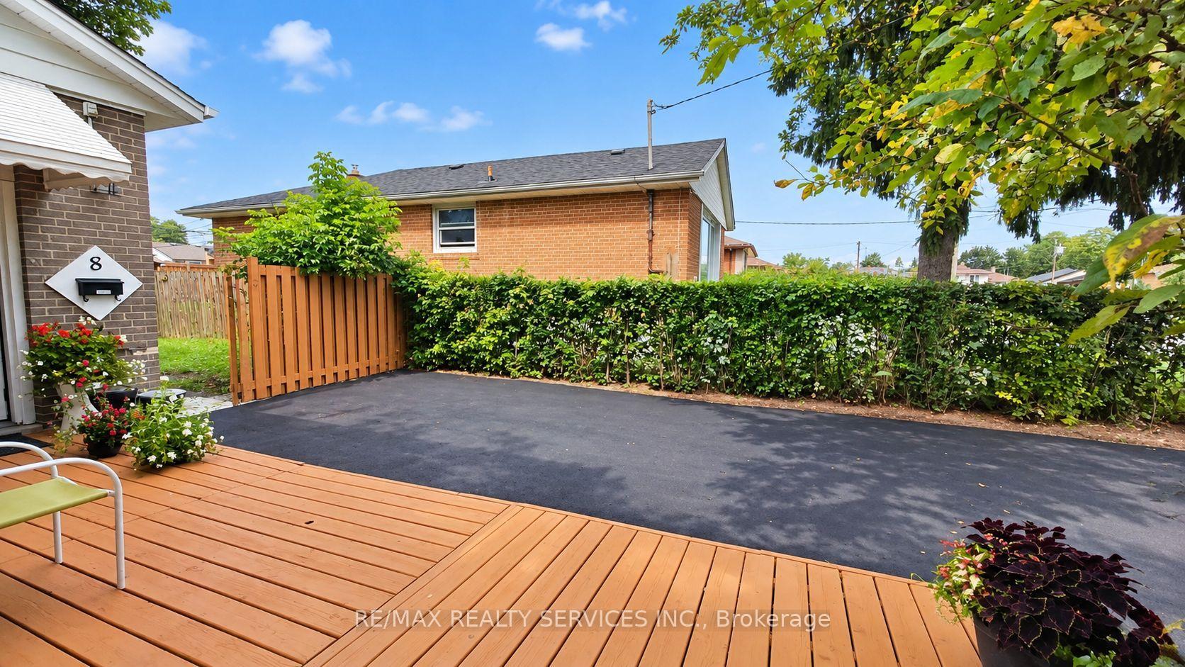 Photo 6 of 8 Leneck Avenue, Brampton, Northwood Park — HOMEH