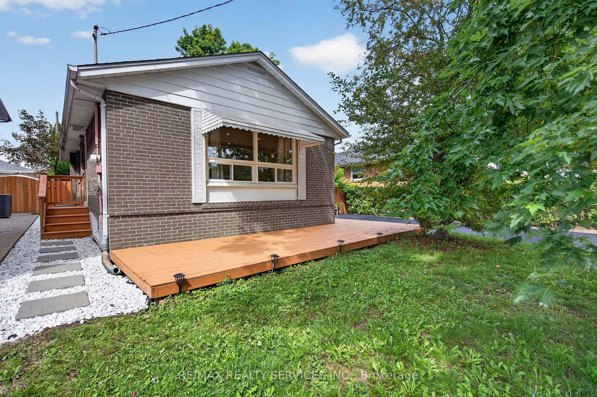 Photo 5 of 8 Leneck Avenue, Brampton, Northwood Park — HOMEH