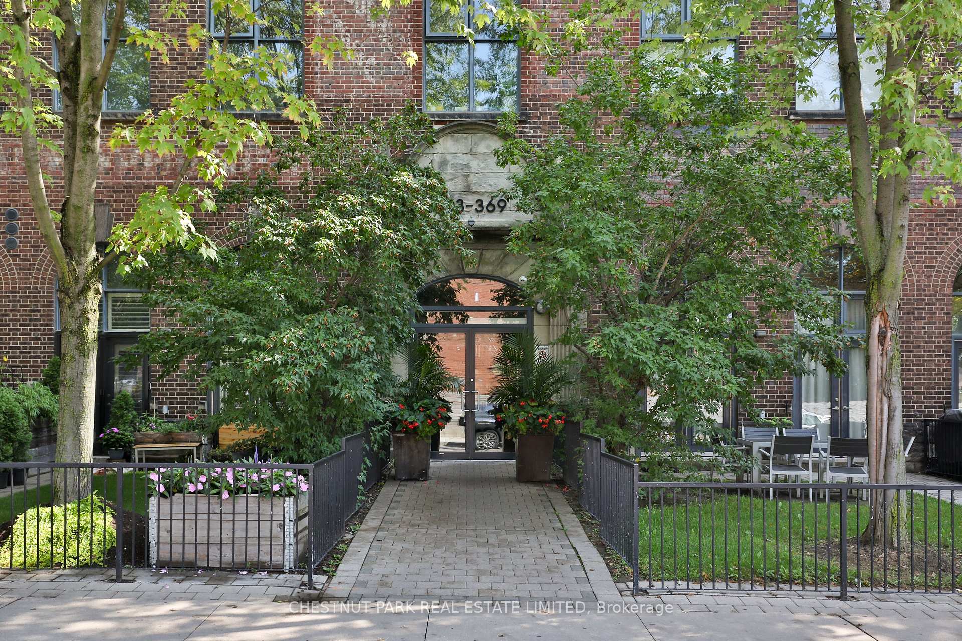 Photo of Unit 414, 369 Sorauren Avenue