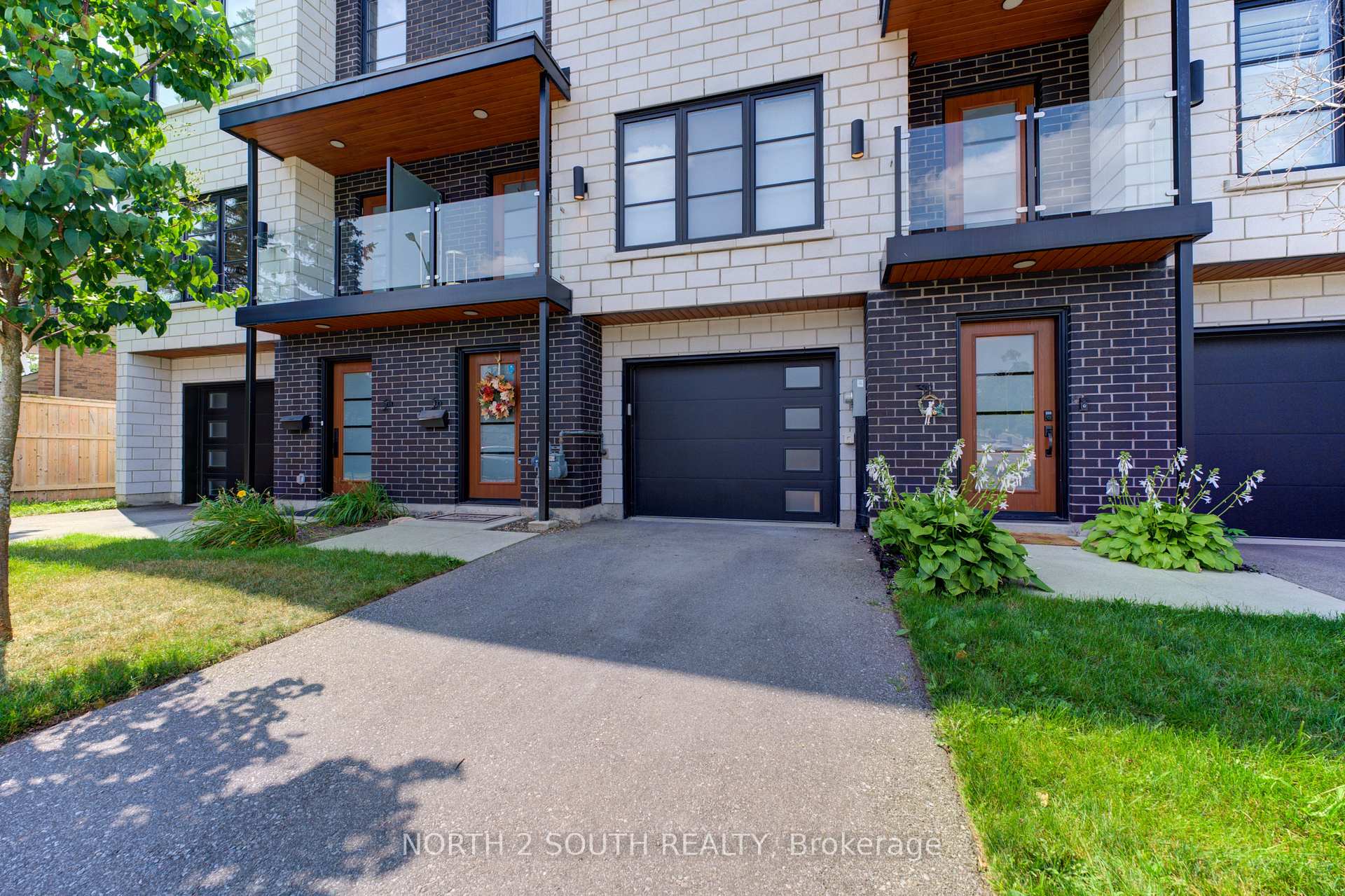 Photo 2 of Unit B, 3 Spring Lane, Brantford, Holmedale — HOMEH