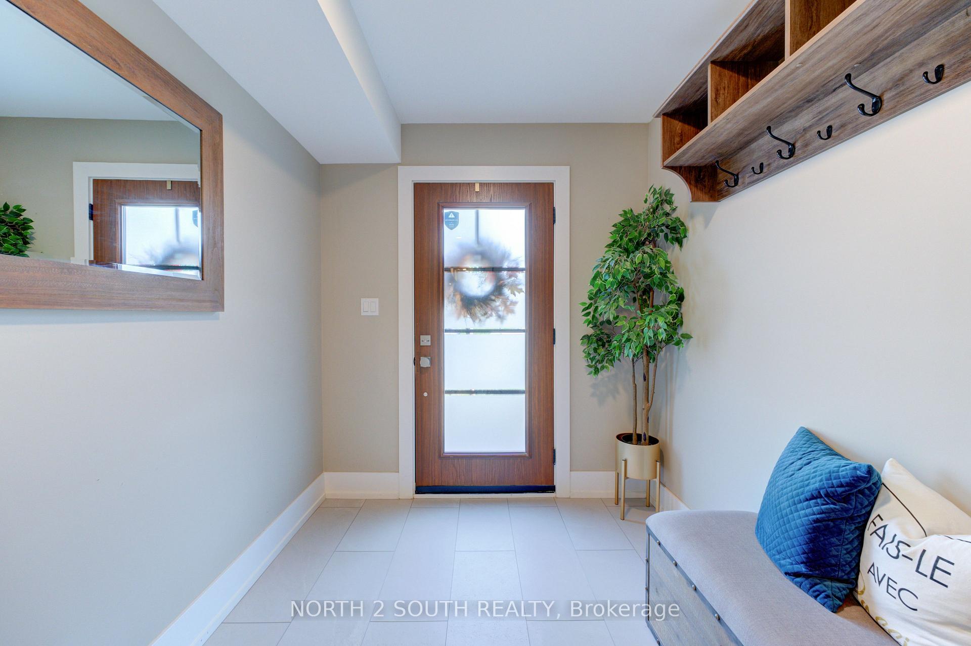 Photo 3 of Unit B, 3 Spring Lane, Brantford, Holmedale — HOMEH