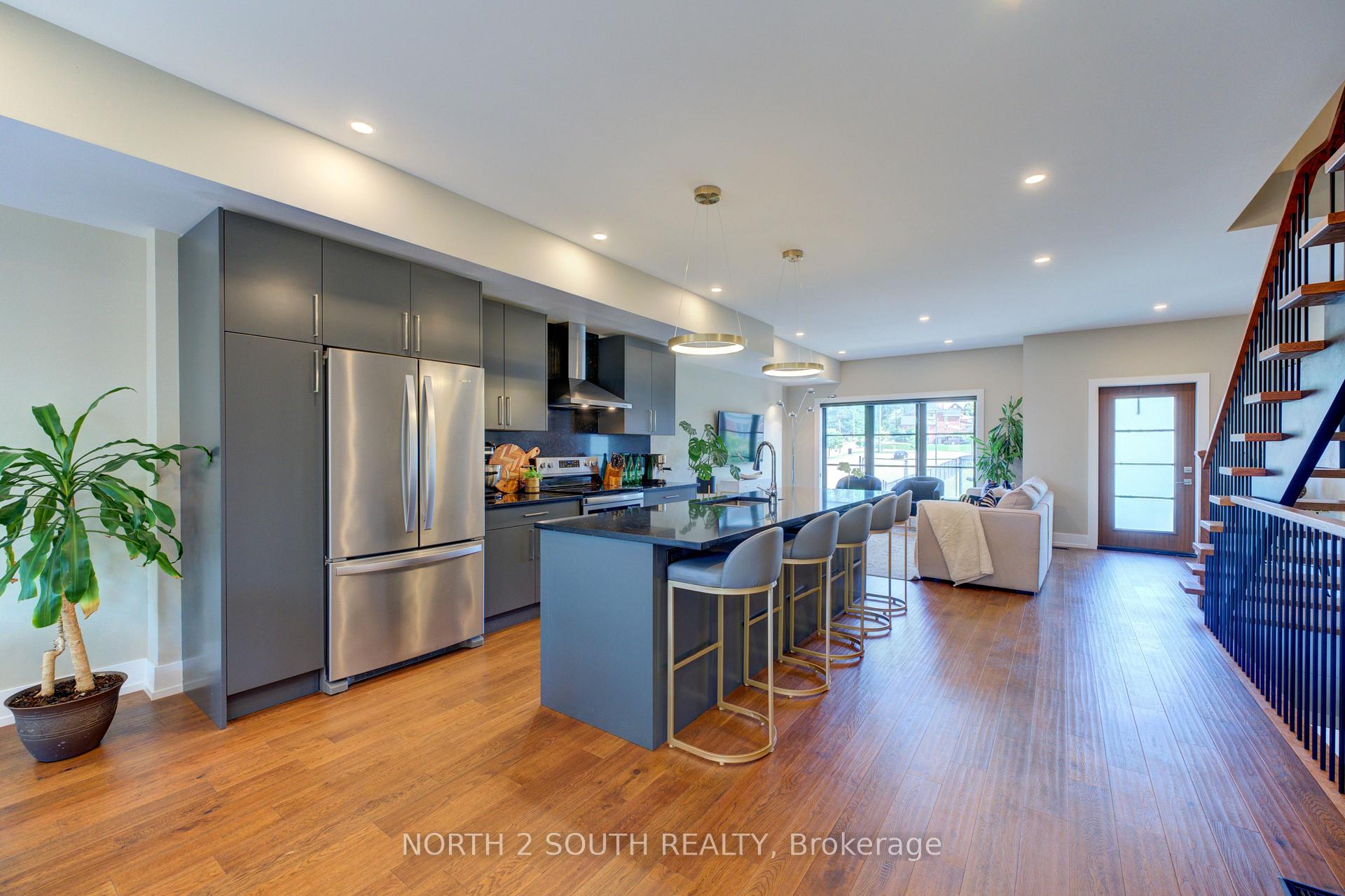 Photo 5 of Unit B, 3 Spring Lane, Brantford, Holmedale — HOMEH
