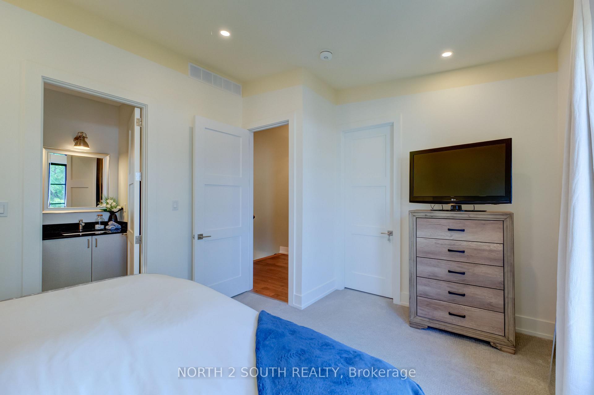 Photo 25 of Unit B, 3 Spring Lane, Brantford, Holmedale — HOMEH