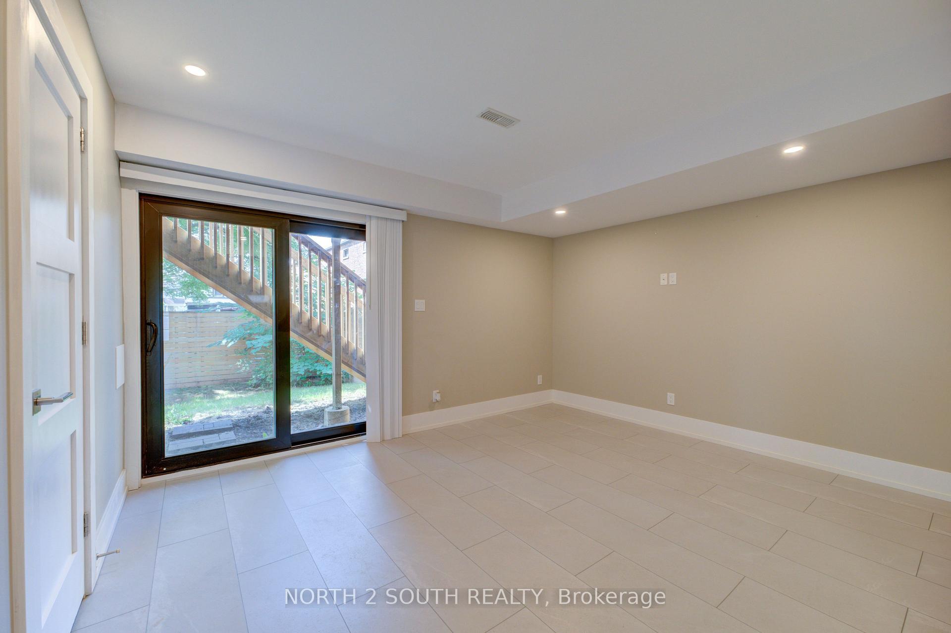 Photo 33 of Unit B, 3 Spring Lane, Brantford, Holmedale — HOMEH