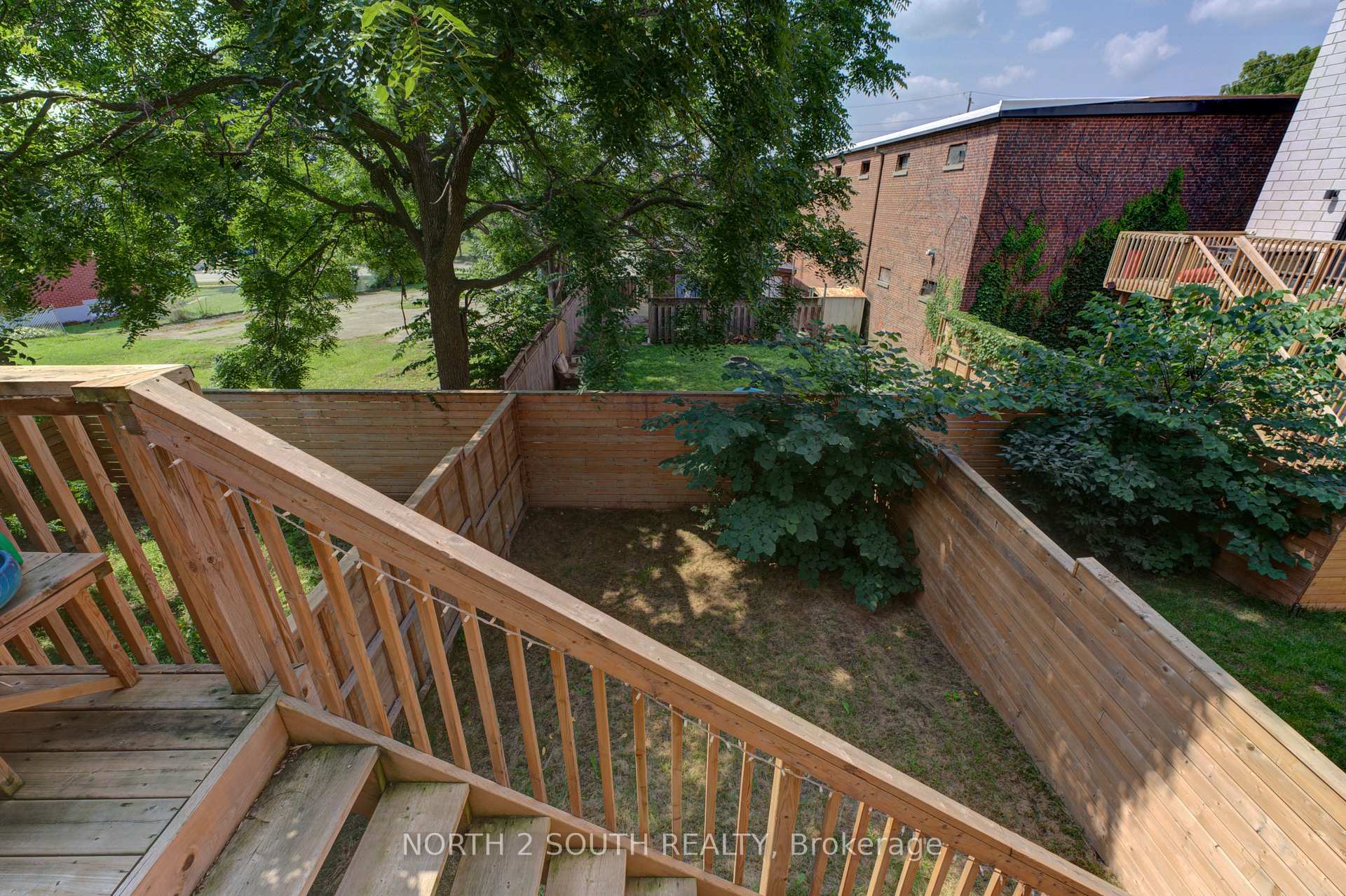 Photo 38 of Unit B, 3 Spring Lane, Brantford, Holmedale — HOMEH