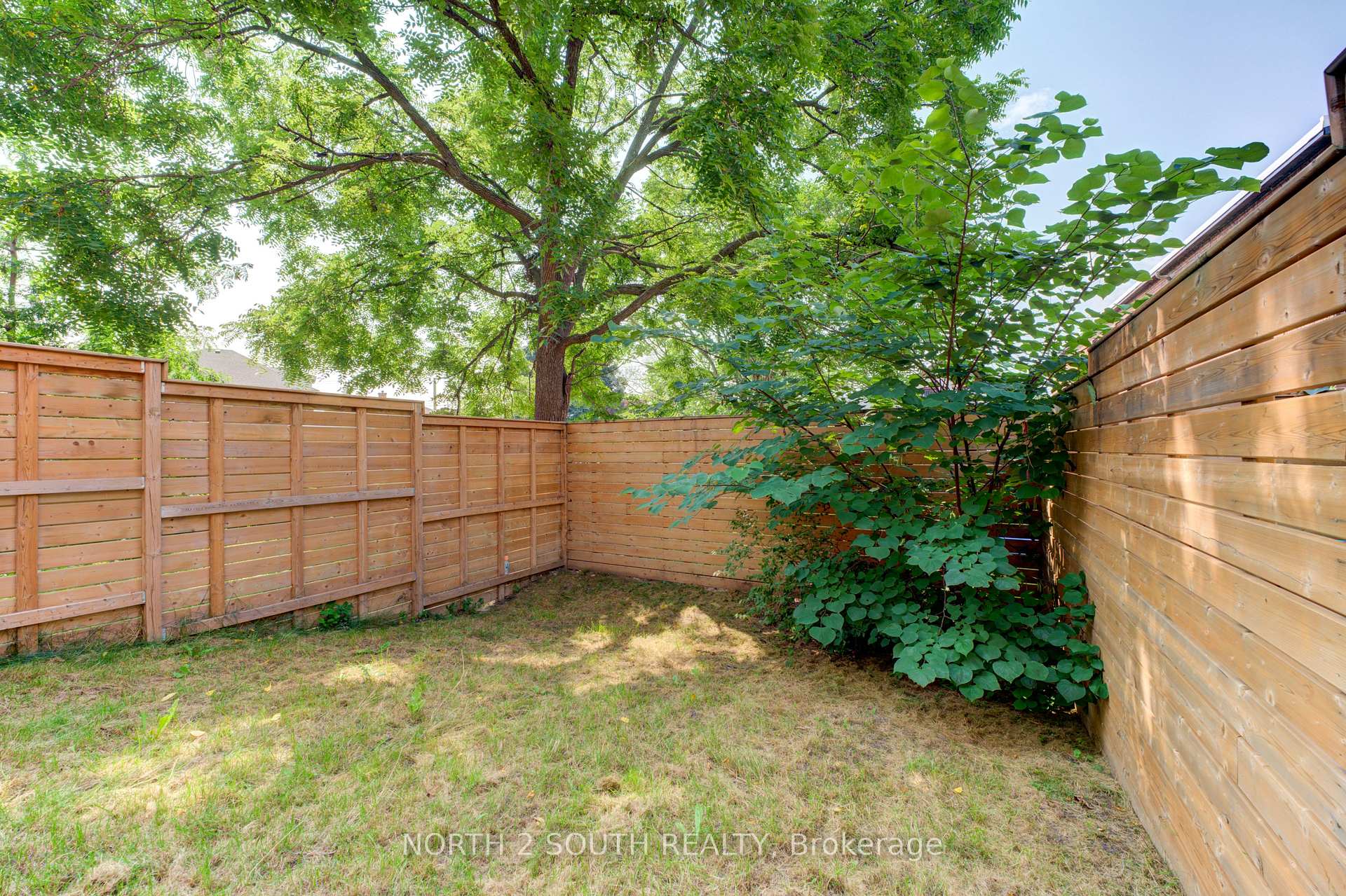 Photo 39 of Unit B, 3 Spring Lane, Brantford, Holmedale — HOMEH
