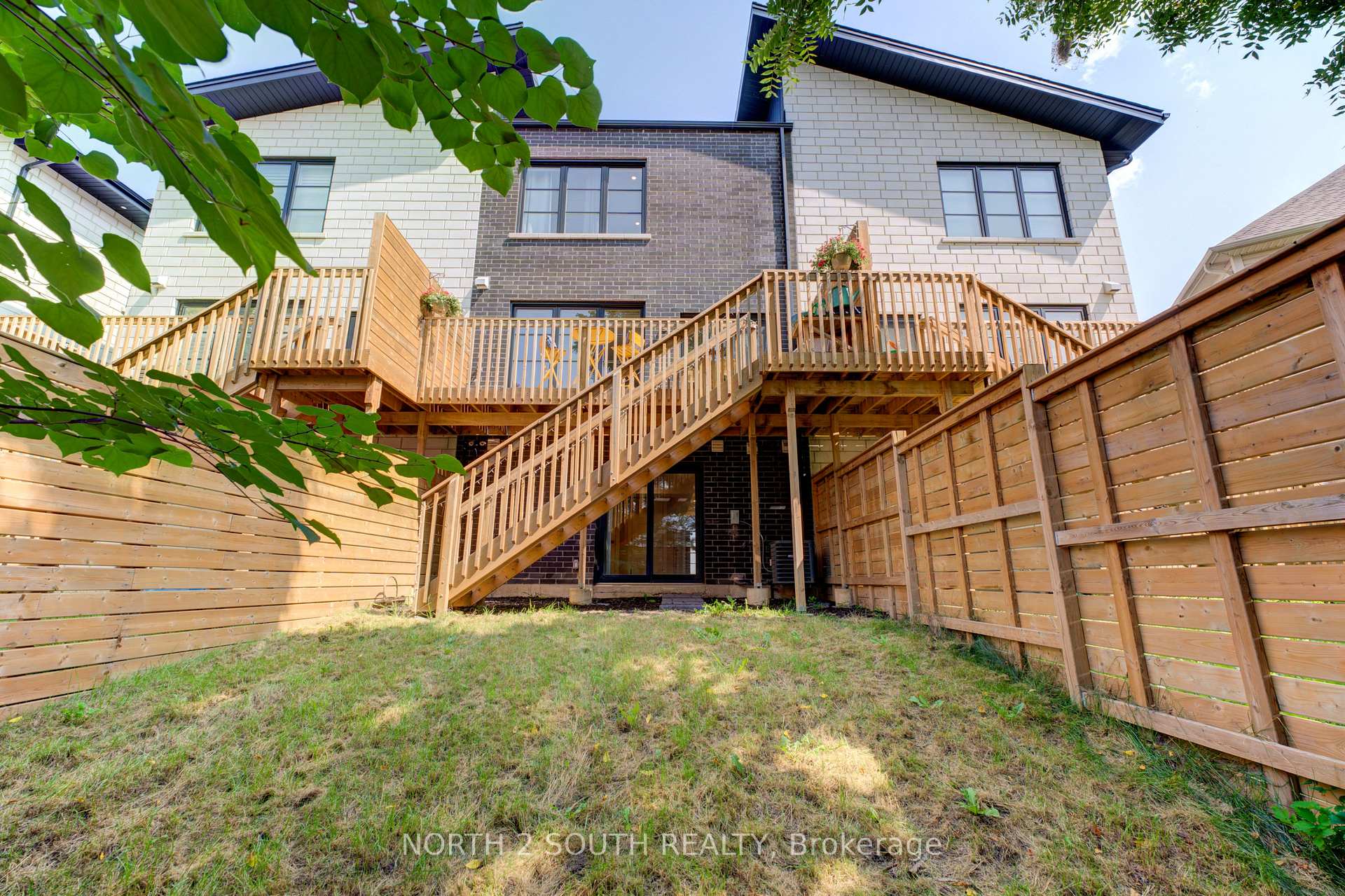 Photo 40 of Unit B, 3 Spring Lane, Brantford, Holmedale — HOMEH