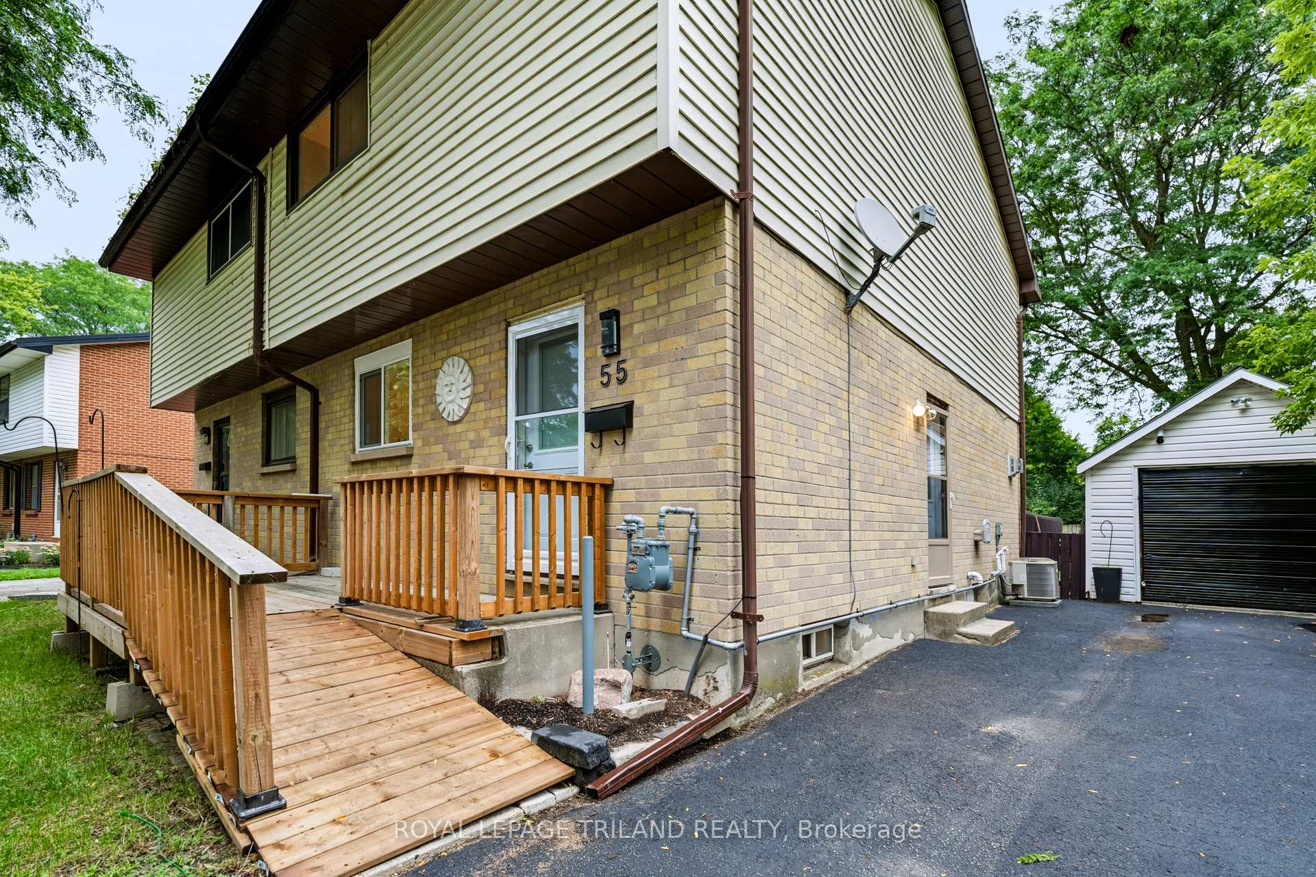 Photo 2 of 55 Mohegan Crescent, London, East D — HOMEH