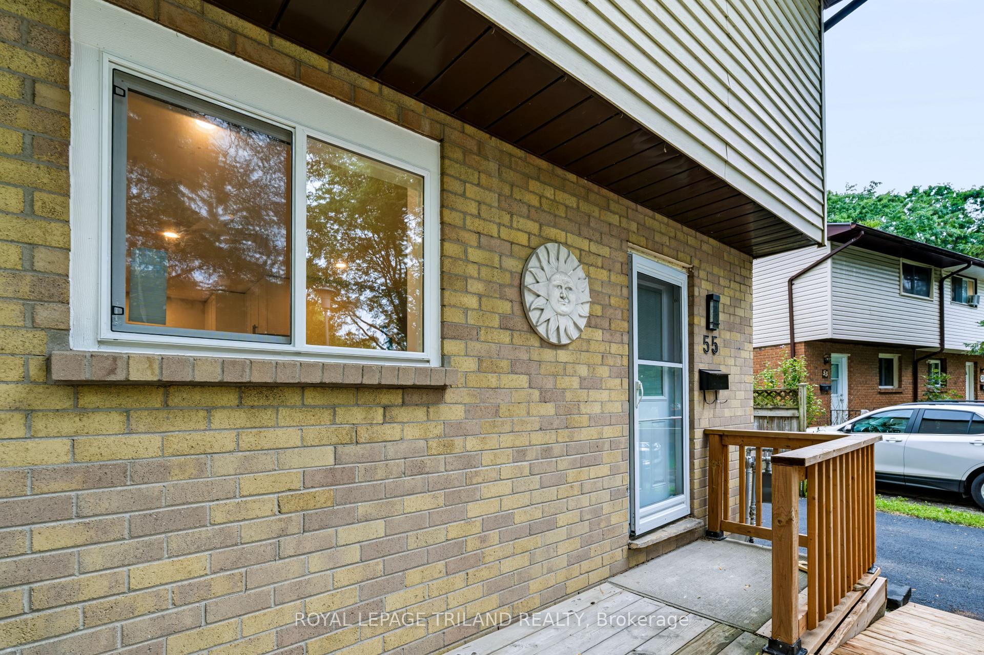 Photo 4 of 55 Mohegan Crescent, London, East D — HOMEH