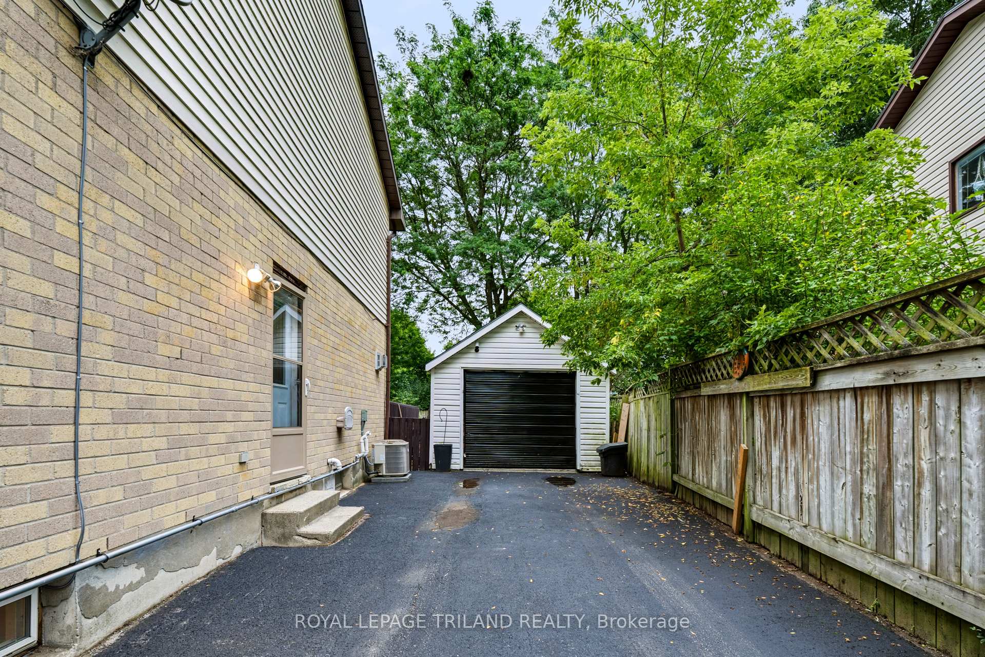 Photo 33 of 55 Mohegan Crescent, London, East D — HOMEH