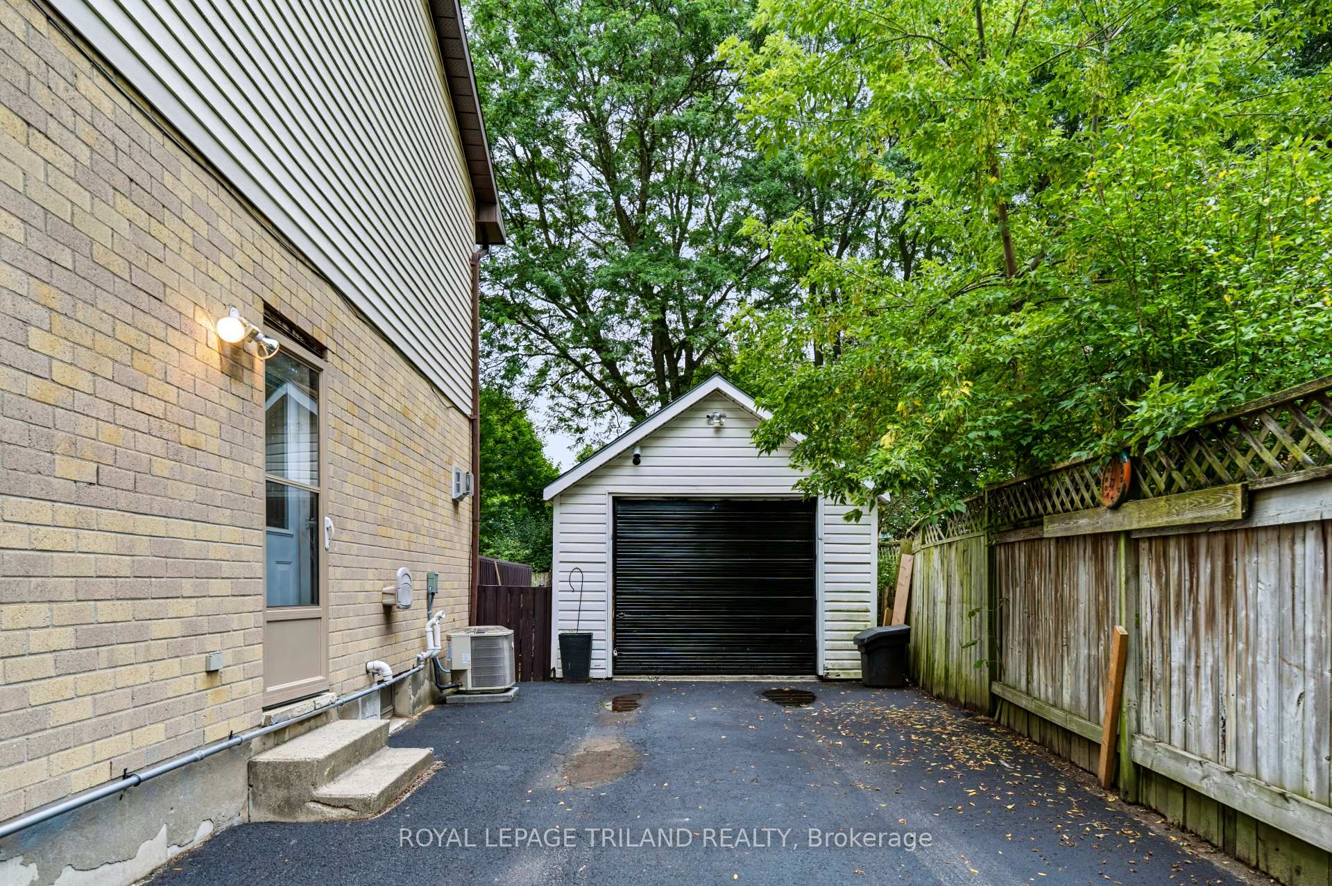 Photo 34 of 55 Mohegan Crescent, London, East D — HOMEH