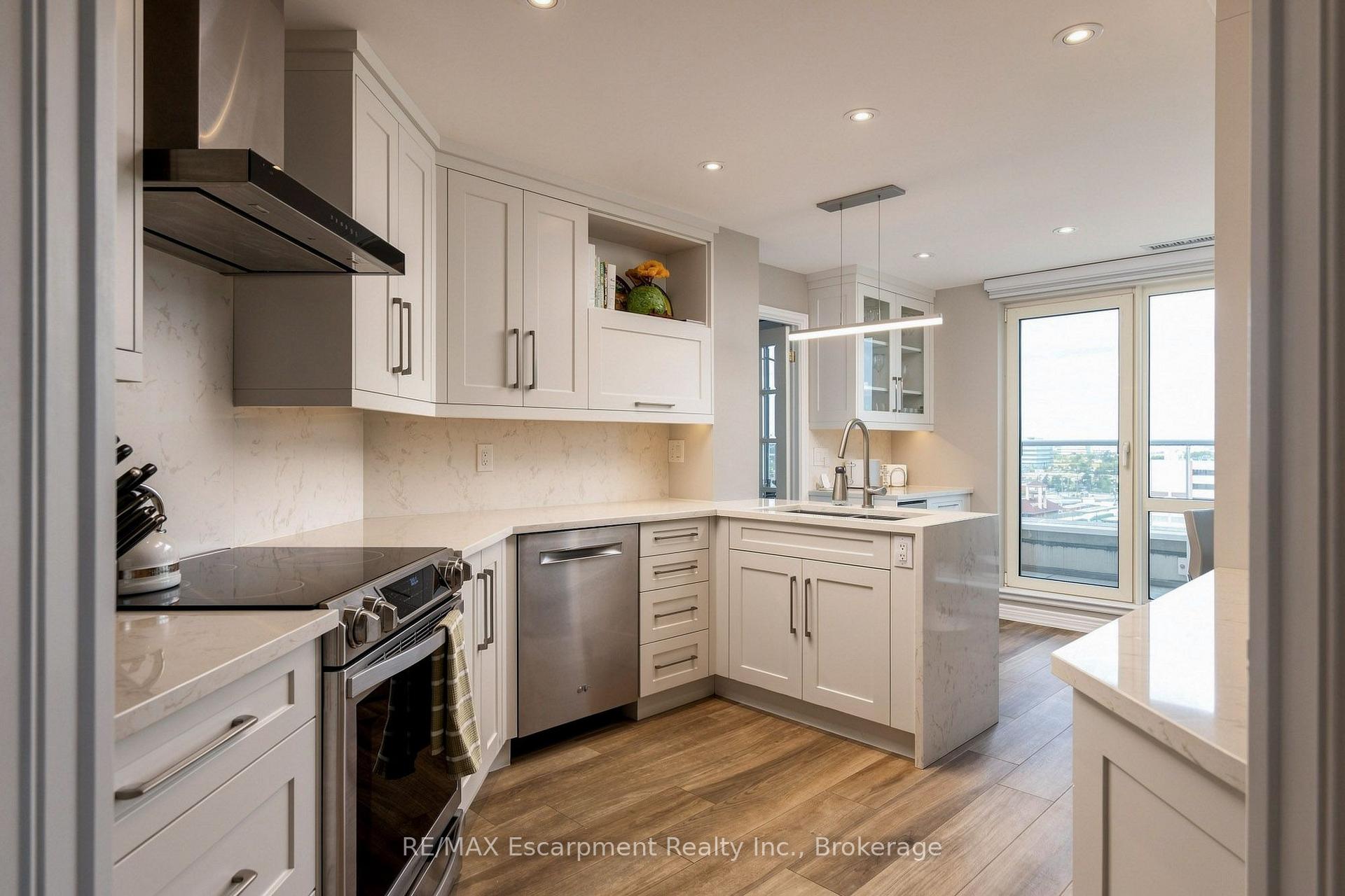 Photo 16 of Unit PH1, 60 Old Mill Road, Oakville, Old Oakville — HOMEH
