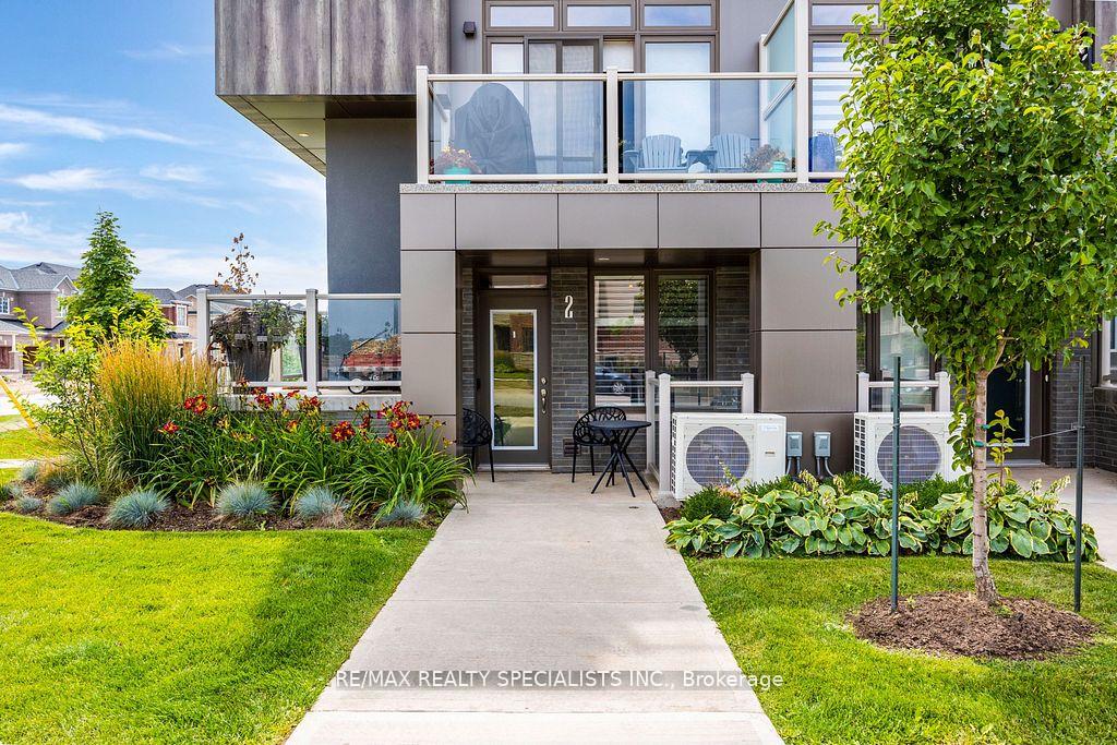 Photo 2 of Unit 2, 261 Skinner Road, Hamilton, Waterdown — HOMEH