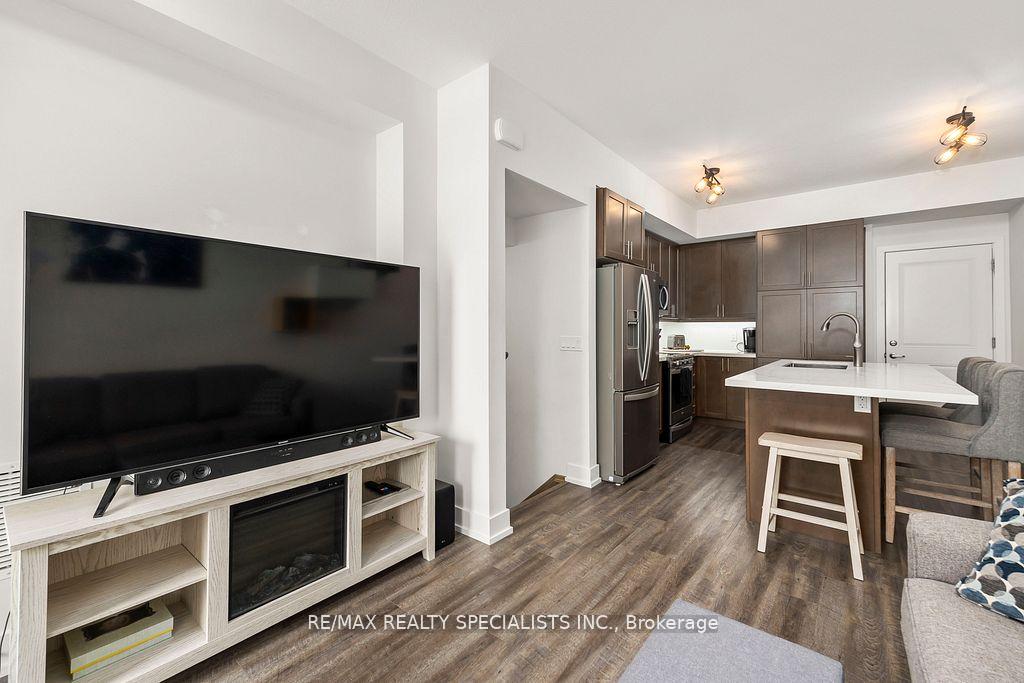 Photo 4 of Unit 2, 261 Skinner Road, Hamilton, Waterdown — HOMEH